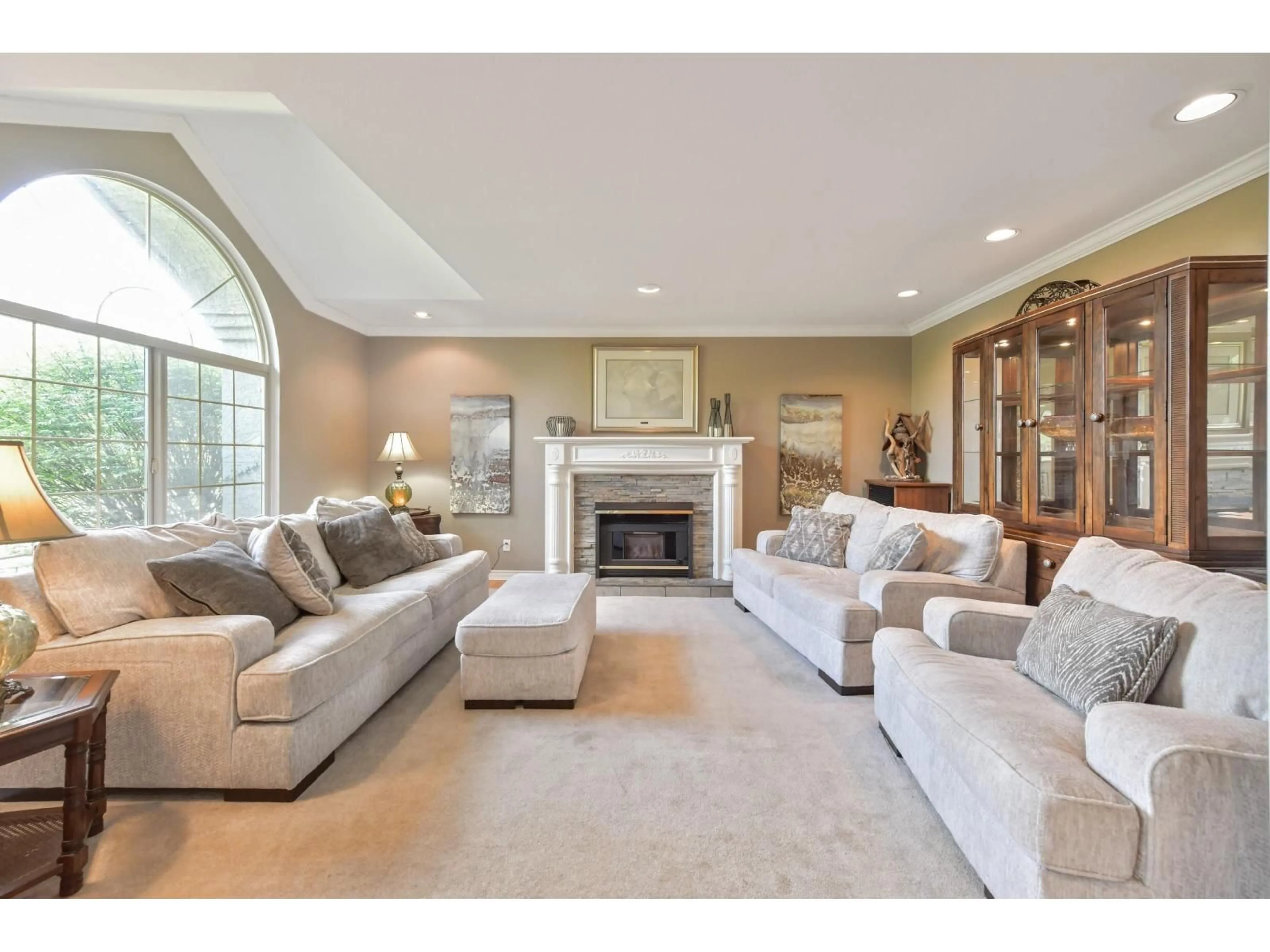 Living room with furniture, unknown for 8551 BANNISTER DRIVE, Mission British Columbia V2V6Y3