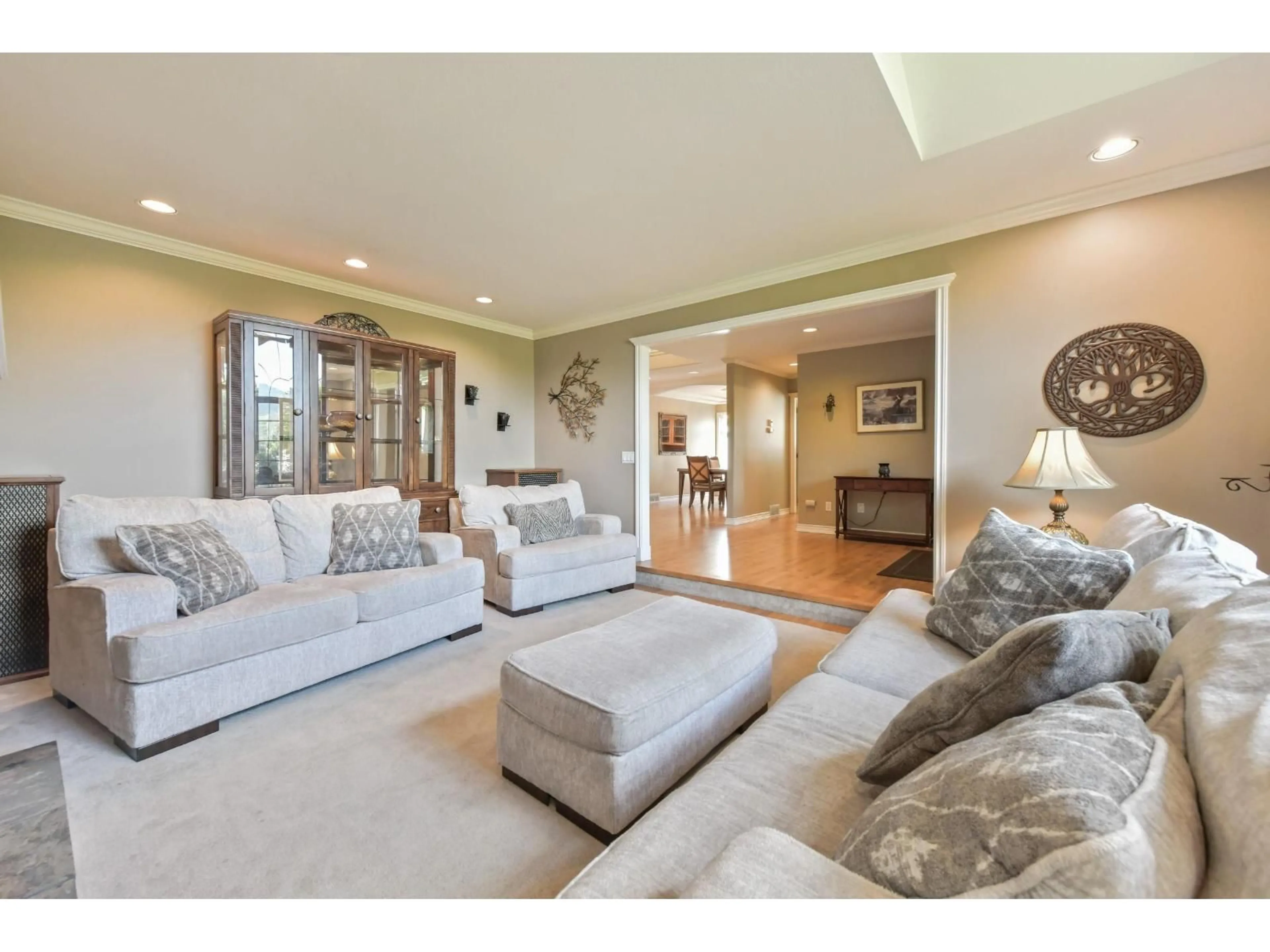 Living room with furniture, unknown for 8551 BANNISTER DRIVE, Mission British Columbia V2V6Y3