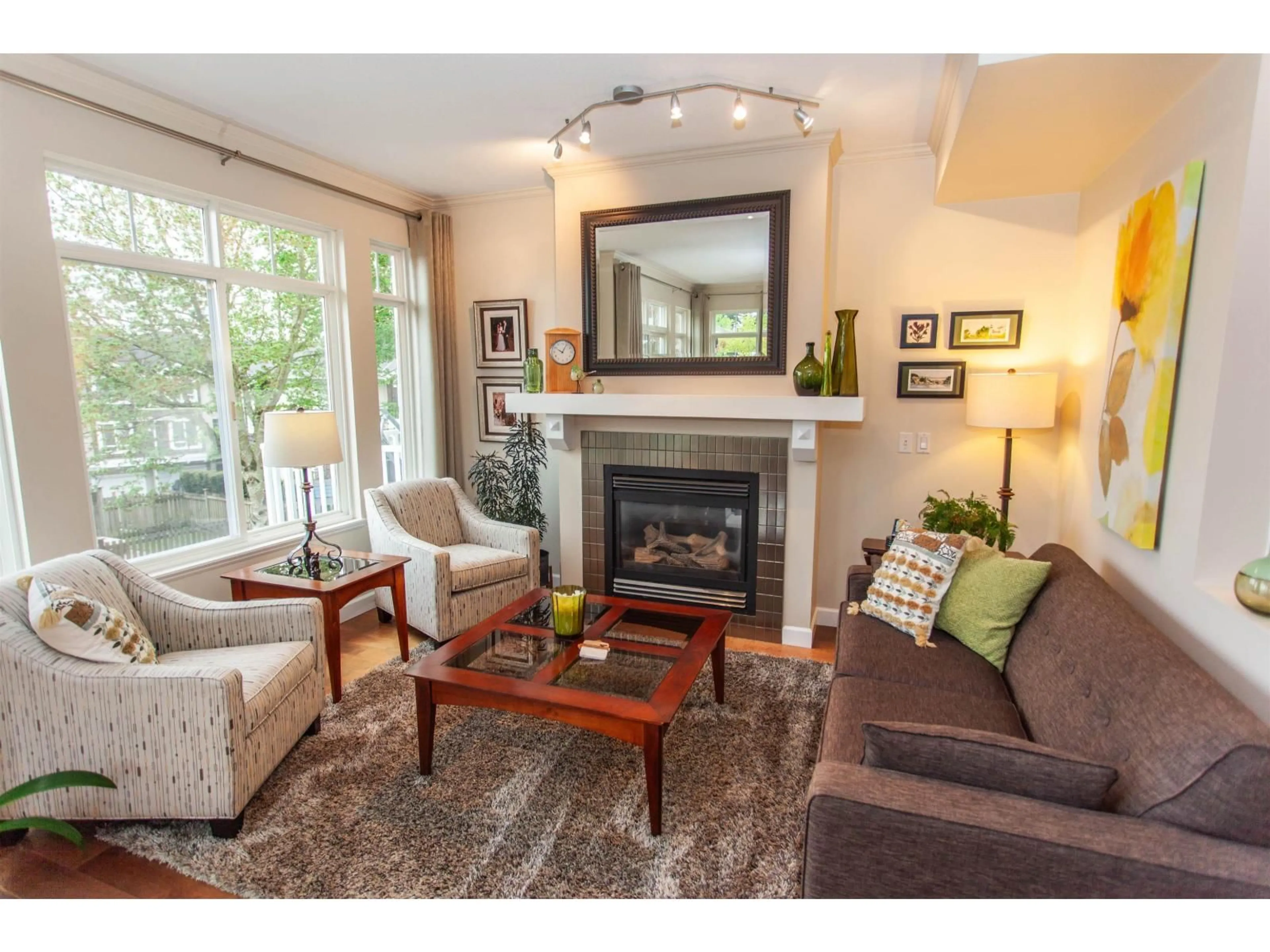 Living room with furniture, wood/laminate floor for 47 - 15030 58 AVENUE, Surrey British Columbia V3S9G3