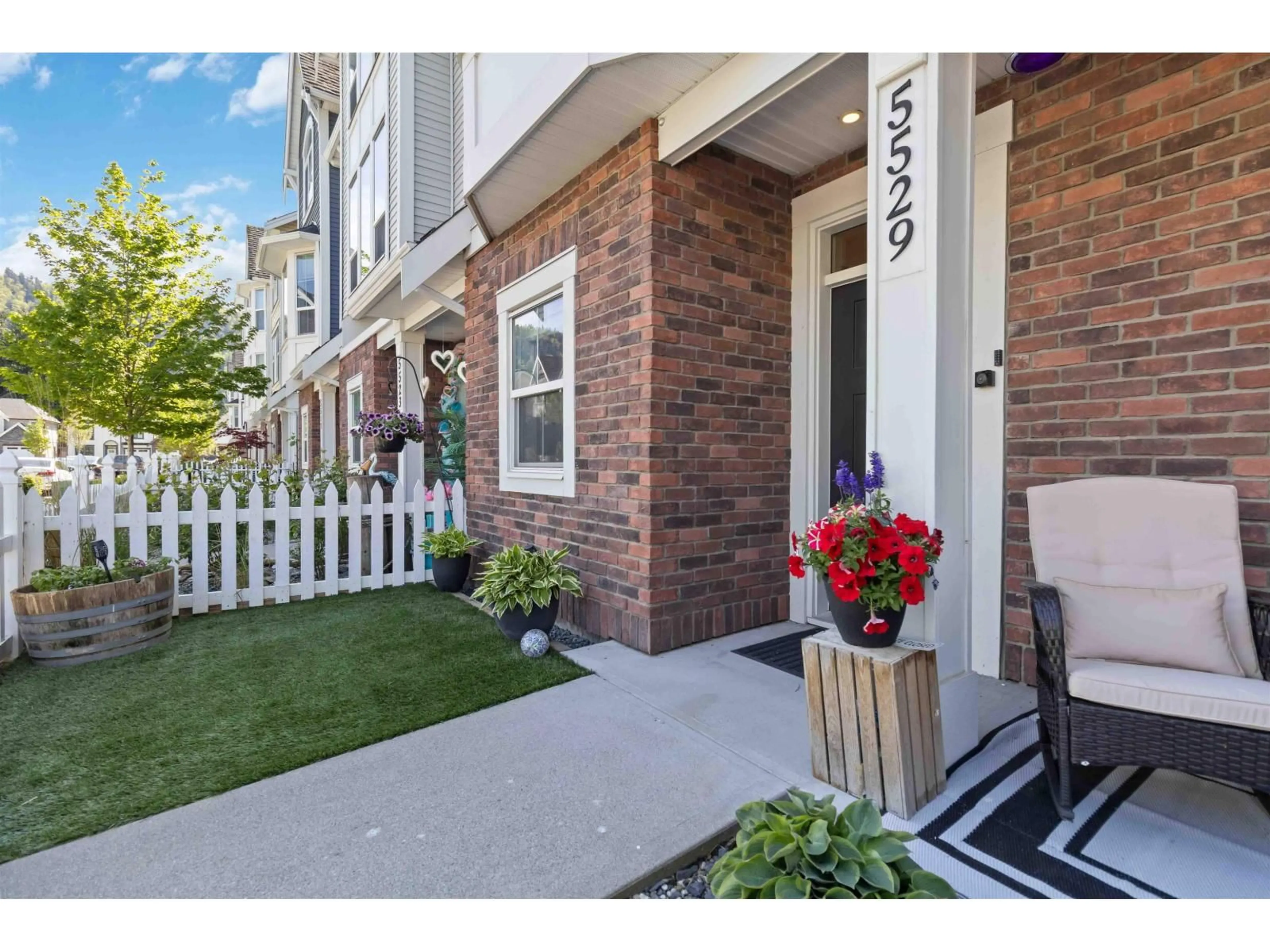 Patio, street for 5529 DRIFTWOOD STREET, Chilliwack British Columbia V2R6A3