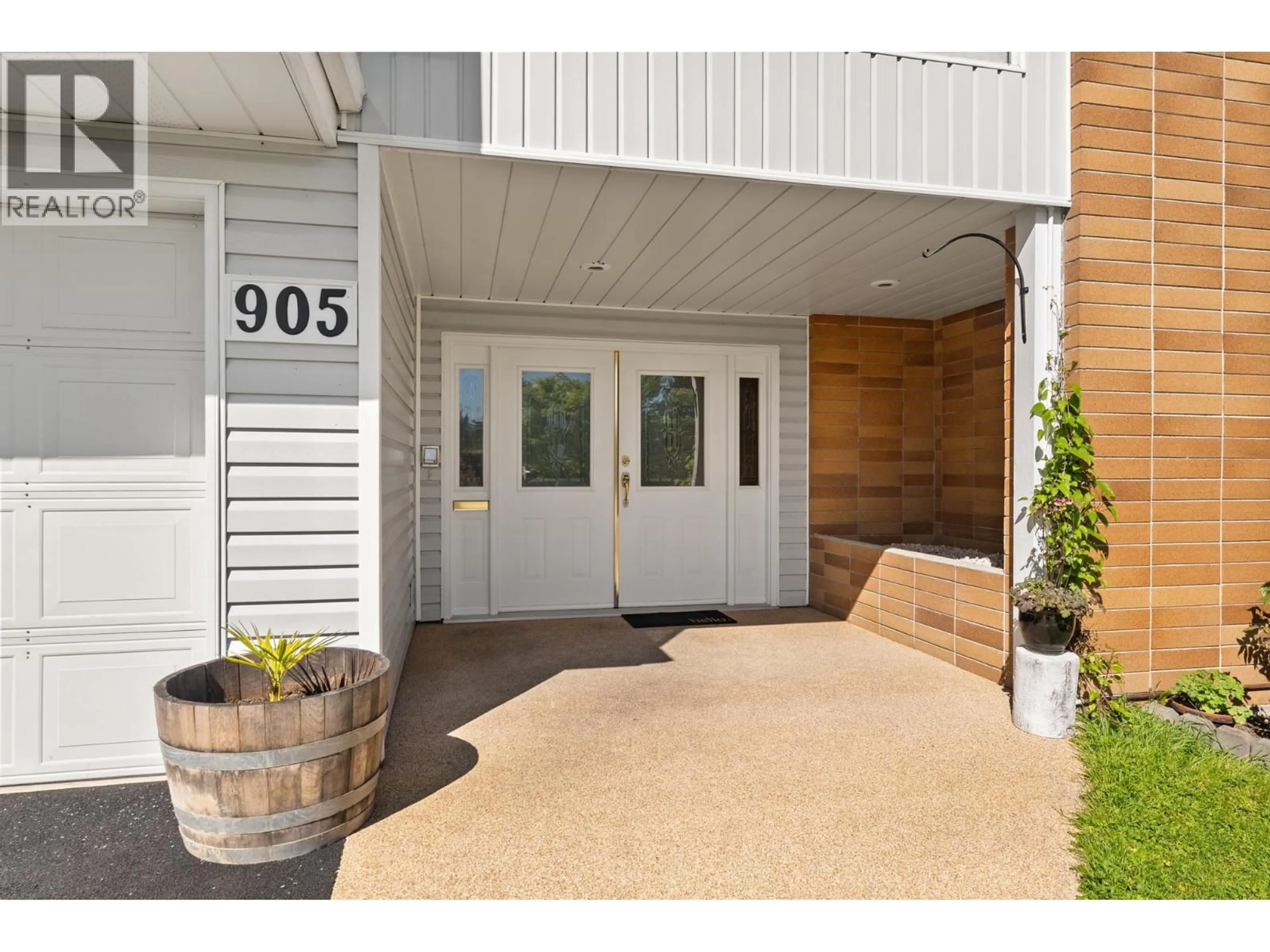Indoor entryway for 905 EDEN CRESCENT, Tsawwassen British Columbia V4L1W6