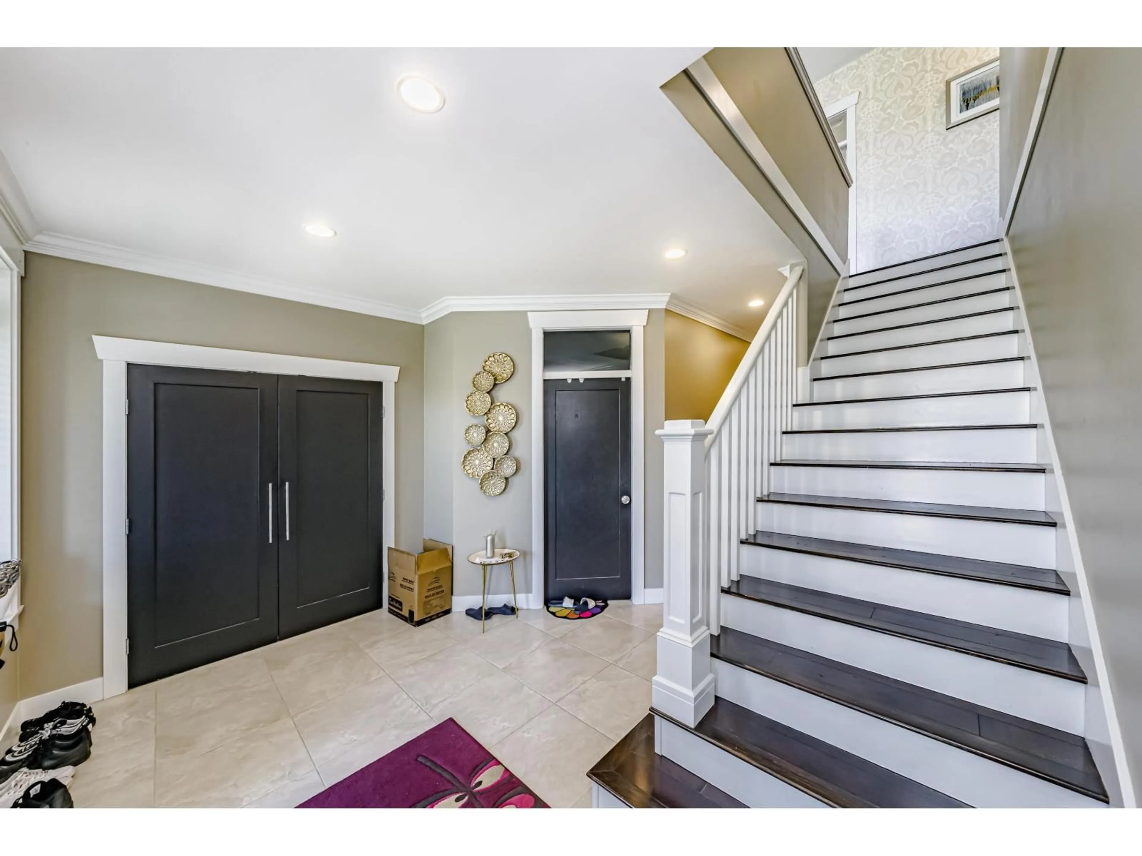 Indoor entryway for 46778 SYLVAN DRIVE, Sardis British Columbia V2R4E9