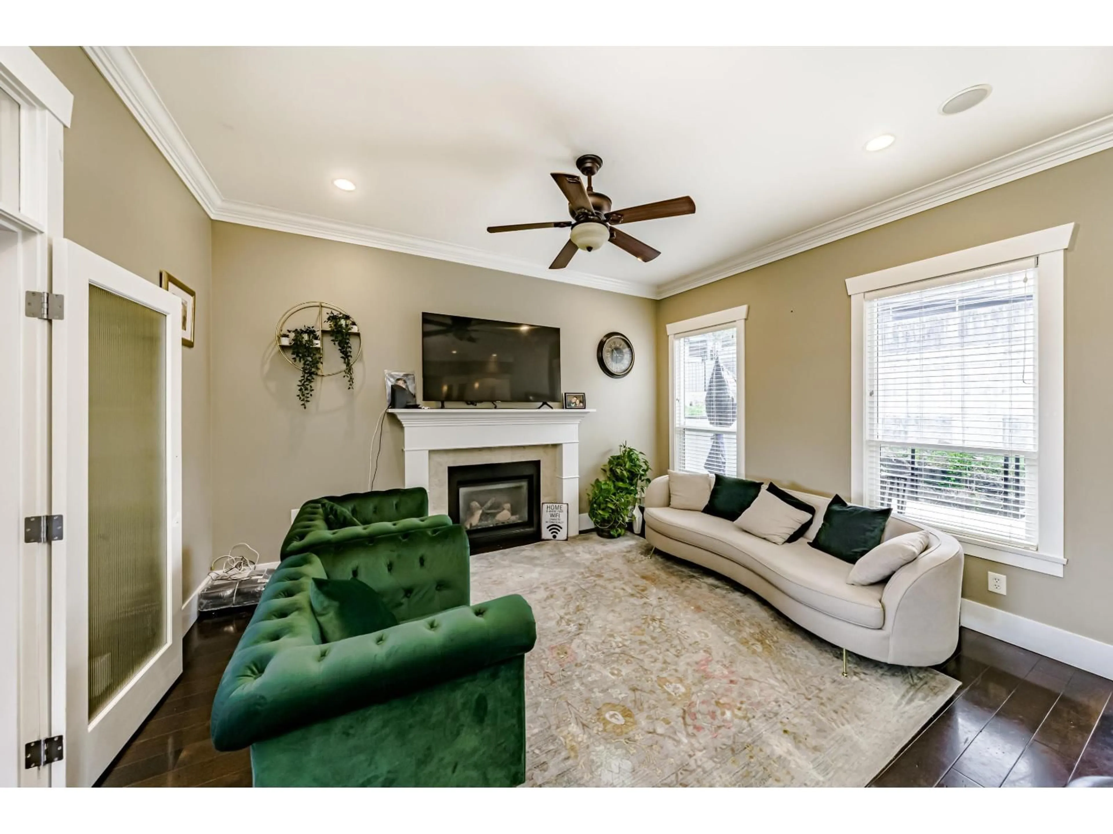 Living room with furniture, unknown for 46778 SYLVAN DRIVE, Sardis British Columbia V2R4E9