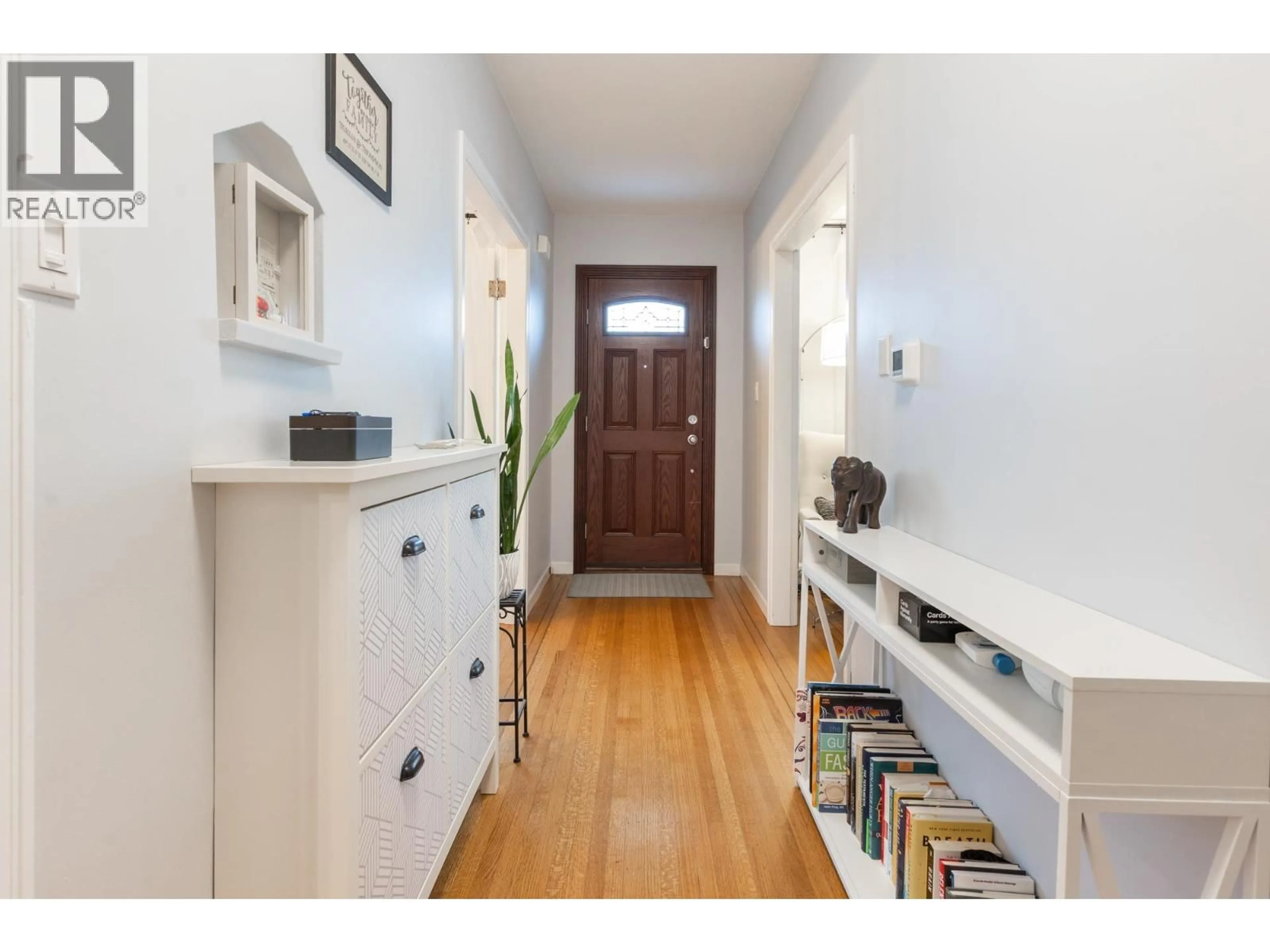 Indoor entryway for 1613 HAMILTON STREET, New Westminster British Columbia V3M2N7