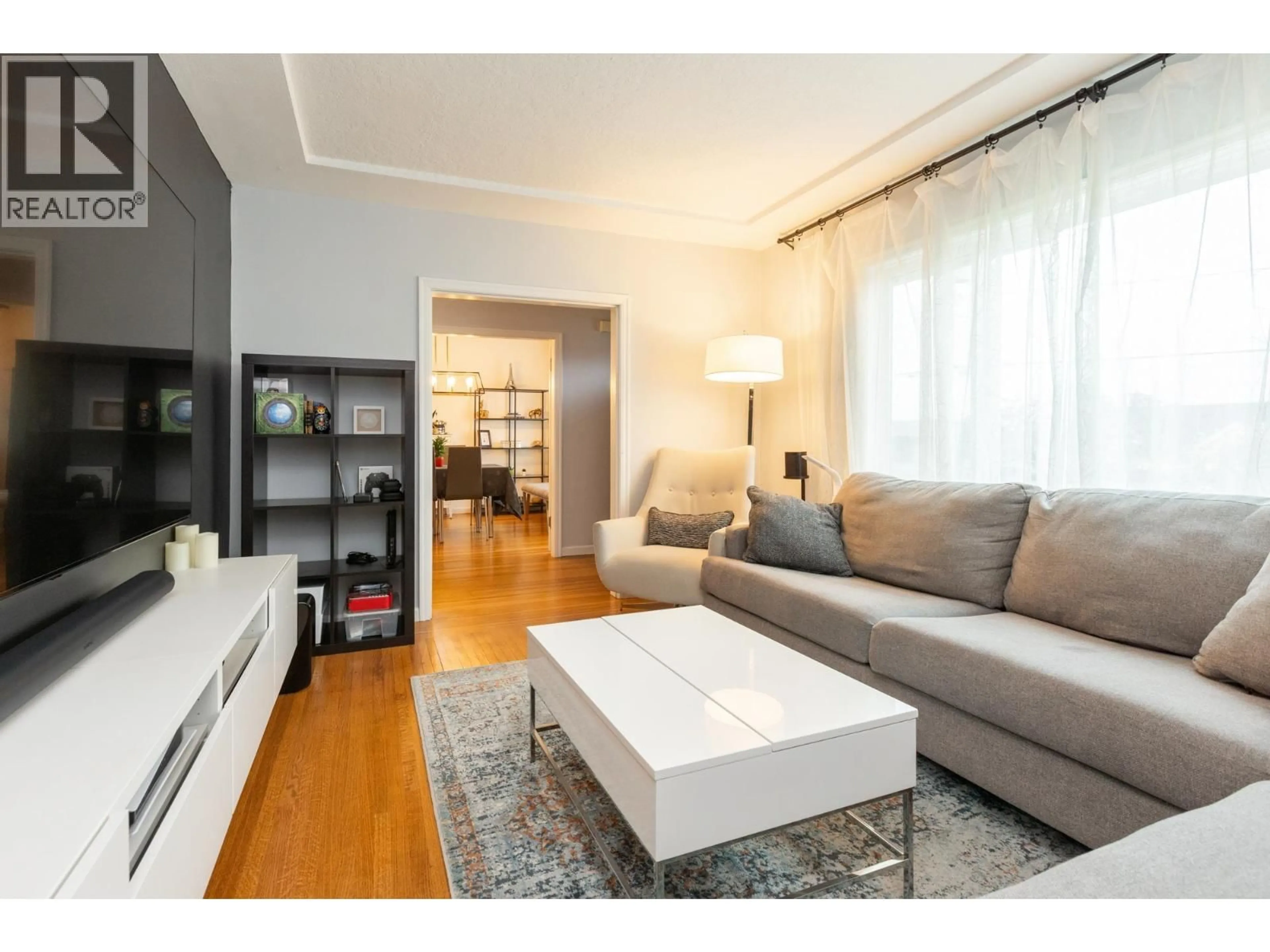 Living room with furniture, wood/laminate floor for 1613 HAMILTON STREET, New Westminster British Columbia V3M2N7