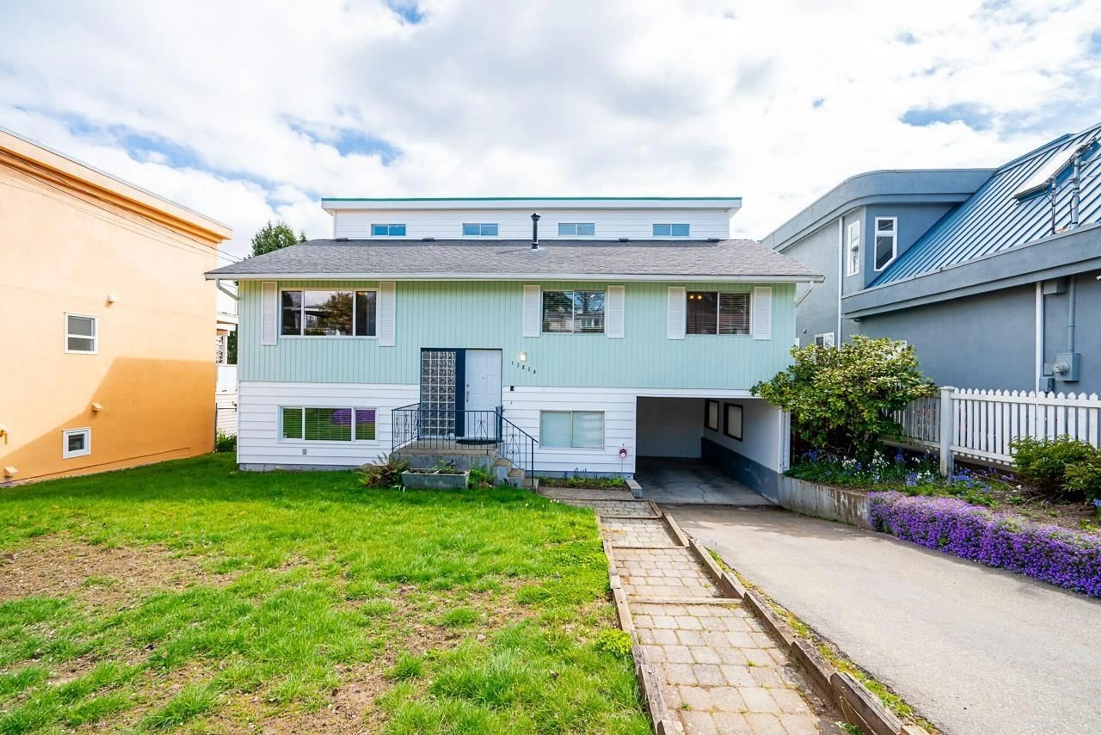 A pic from outside/outdoor area/front of a property/back of a property/a pic from drone, street for 15856 BUENA VISTA AVENUE, White Rock British Columbia V4B2A3
