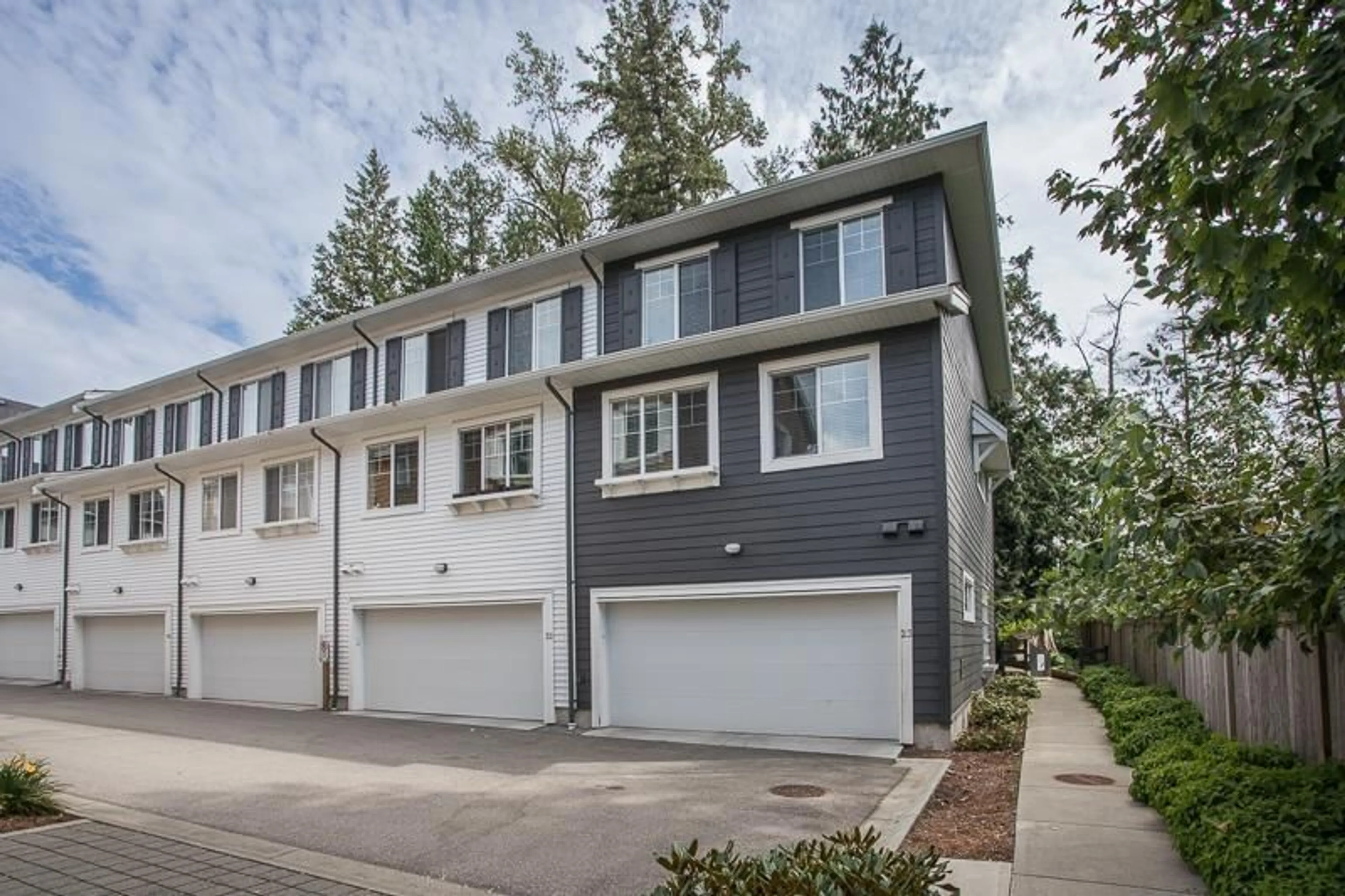 Home with vinyl exterior material, street for 23 - 127 172 STREET, Surrey British Columbia V3Z0W9