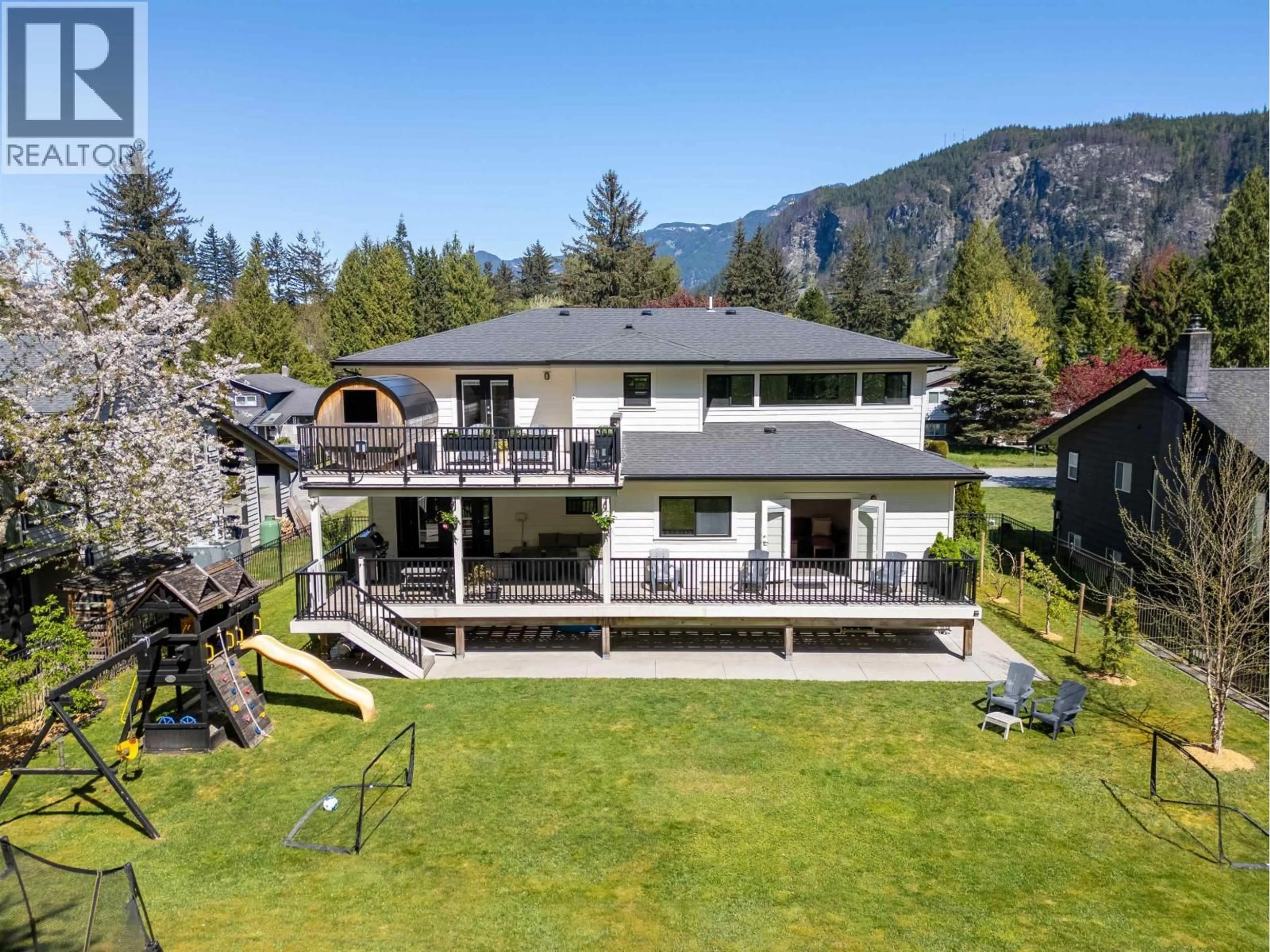 A pic from outside/outdoor area/front of a property/back of a property/a pic from drone, mountain view for 1422 MAPLE CRESCENT, Squamish British Columbia V0N1H0