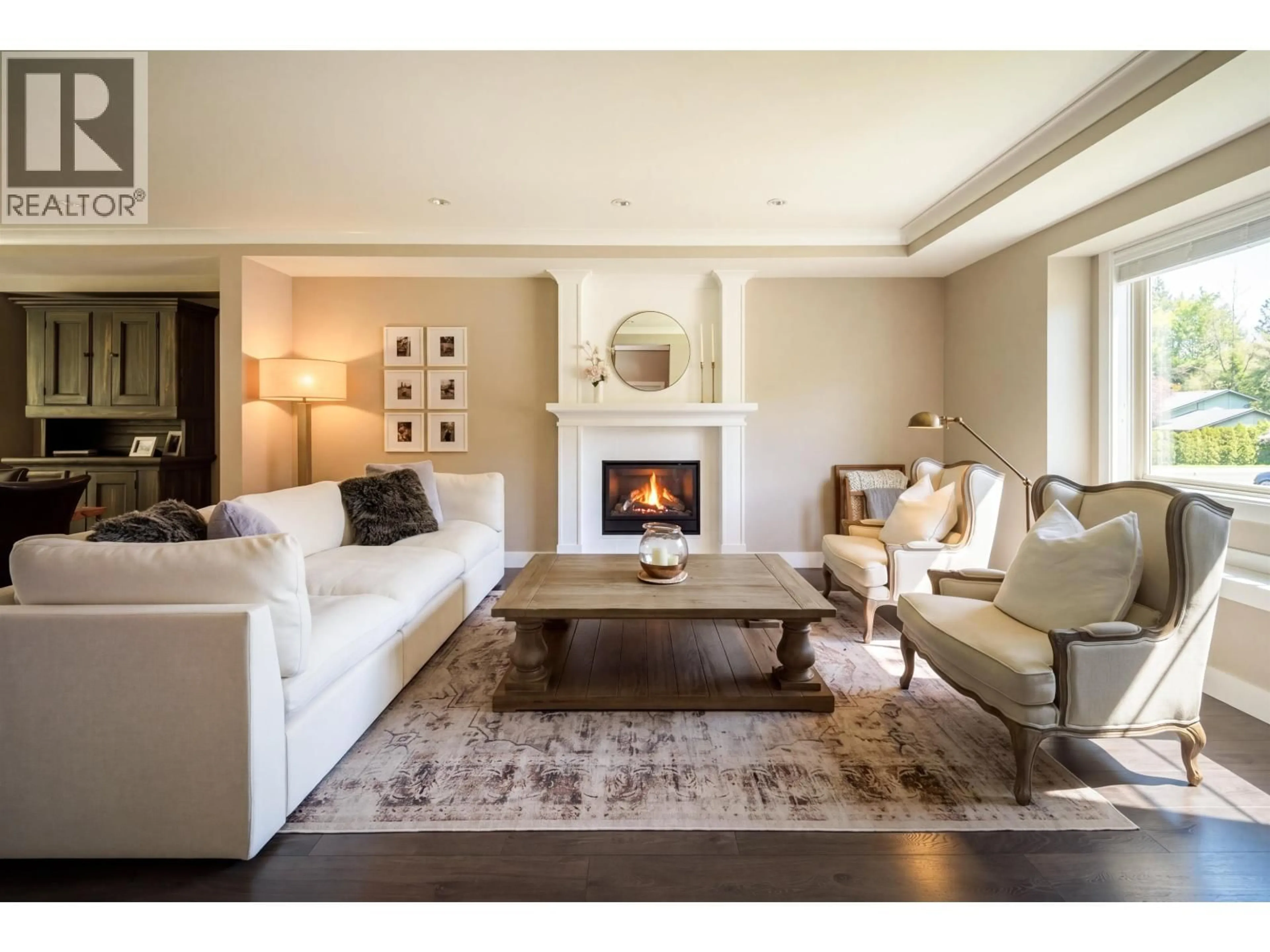 Living room with furniture, unknown for 1422 MAPLE CRESCENT, Squamish British Columbia V0N1H0