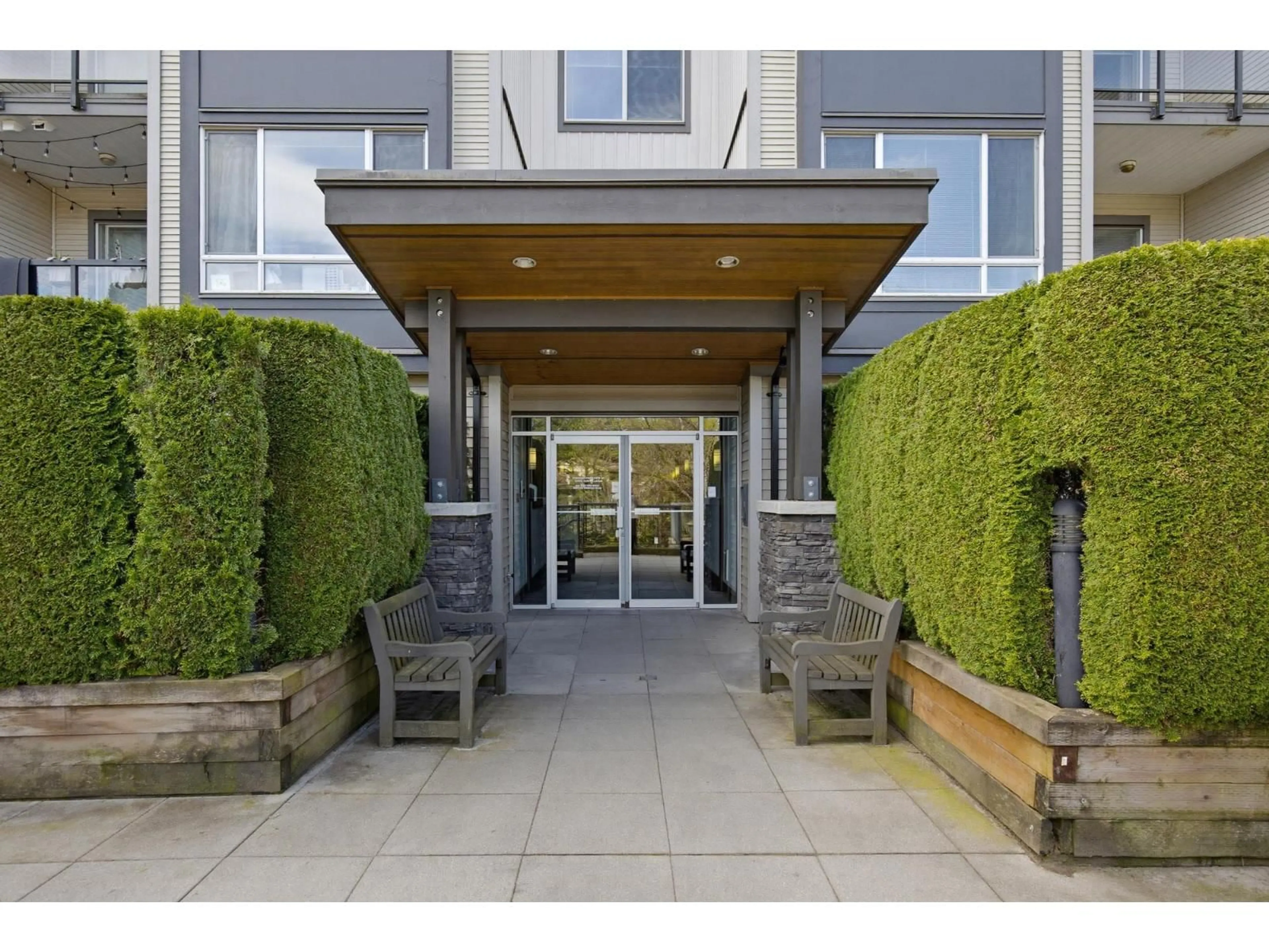Indoor foyer for 208 - 2943 NELSON PLACE, Abbotsford British Columbia V2S0C8