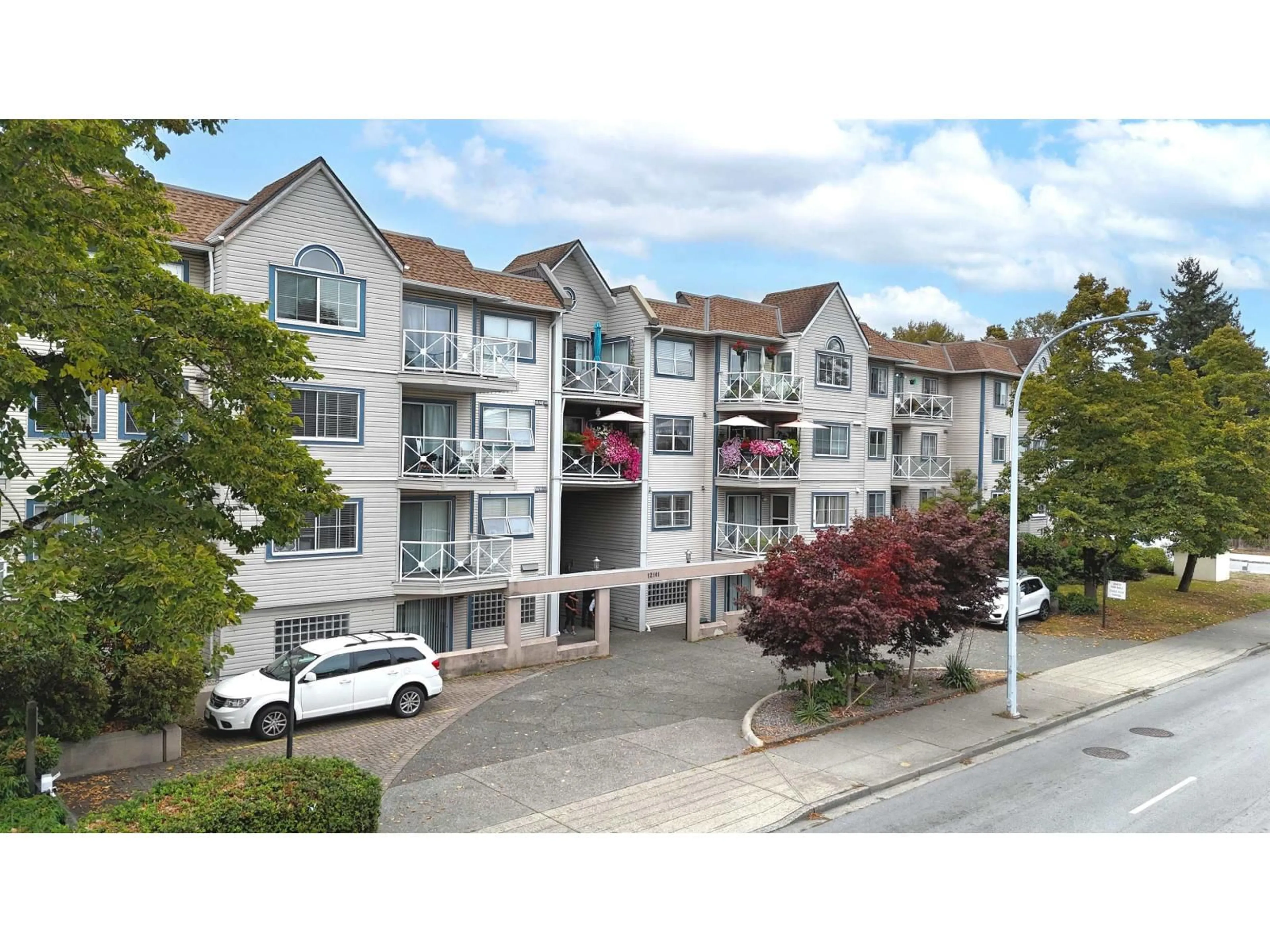 A pic from outside/outdoor area/front of a property/back of a property/a pic from drone, unknown for 121 - 12101 80 AVENUE, Surrey British Columbia V3W5V6