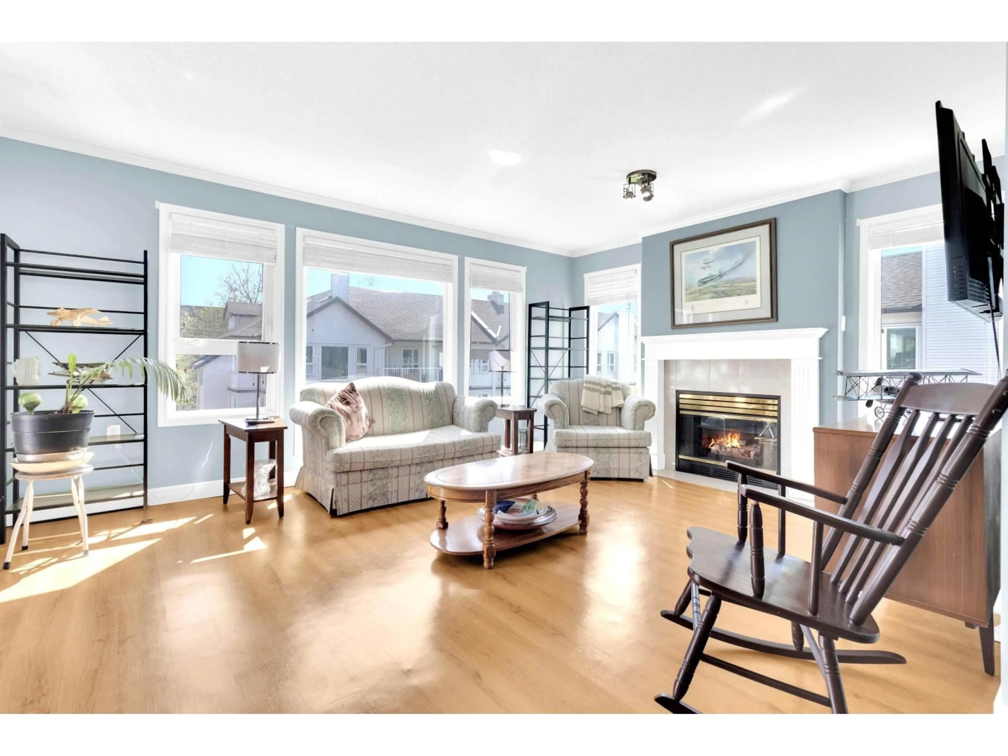 Living room with furniture, wood/laminate floor for 302 - 17740 58A AVENUE, Surrey British Columbia V3S8M5