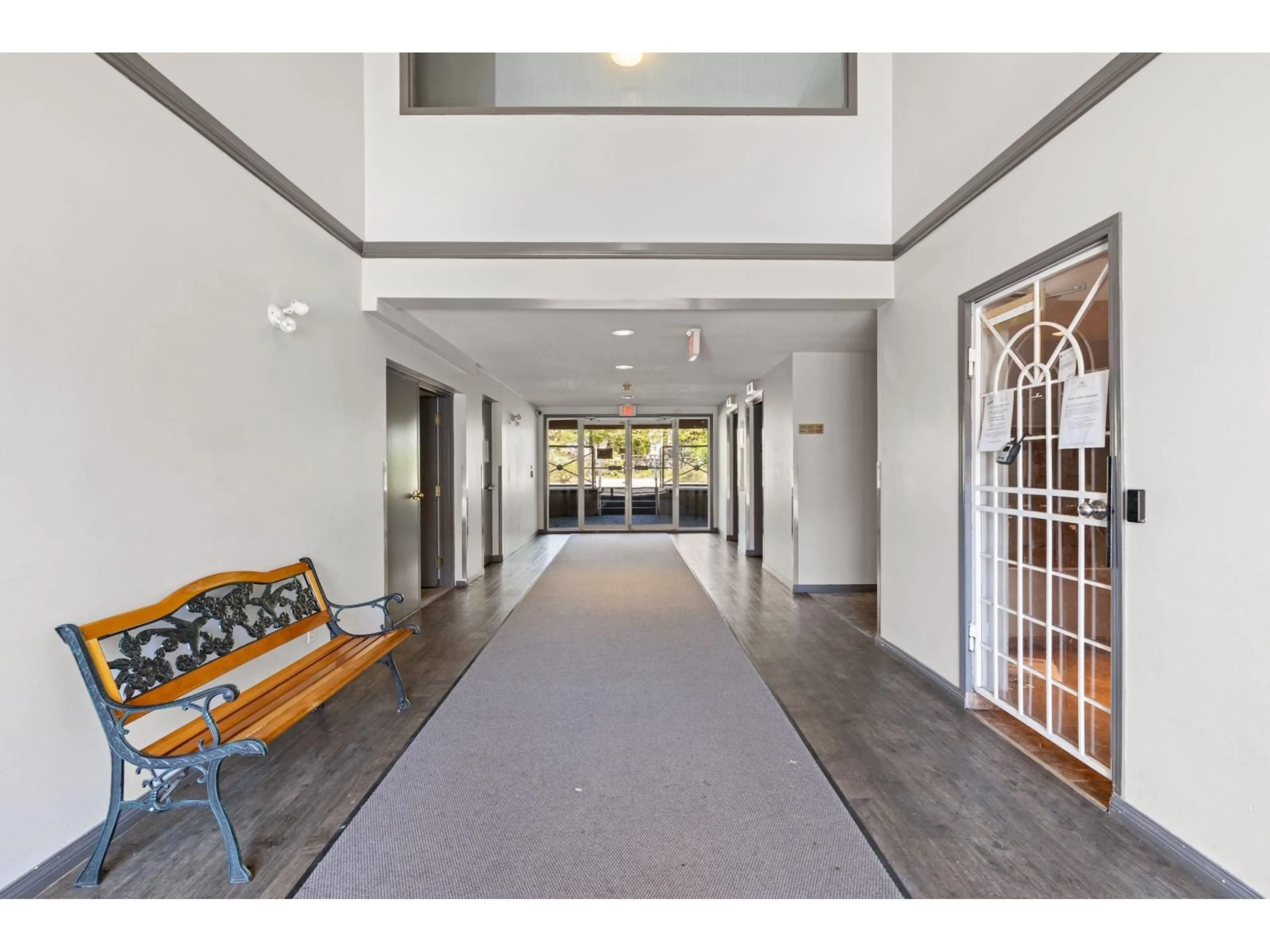 Indoor foyer for 306 - 12101 80 AVENUE, Surrey British Columbia V3W5V6