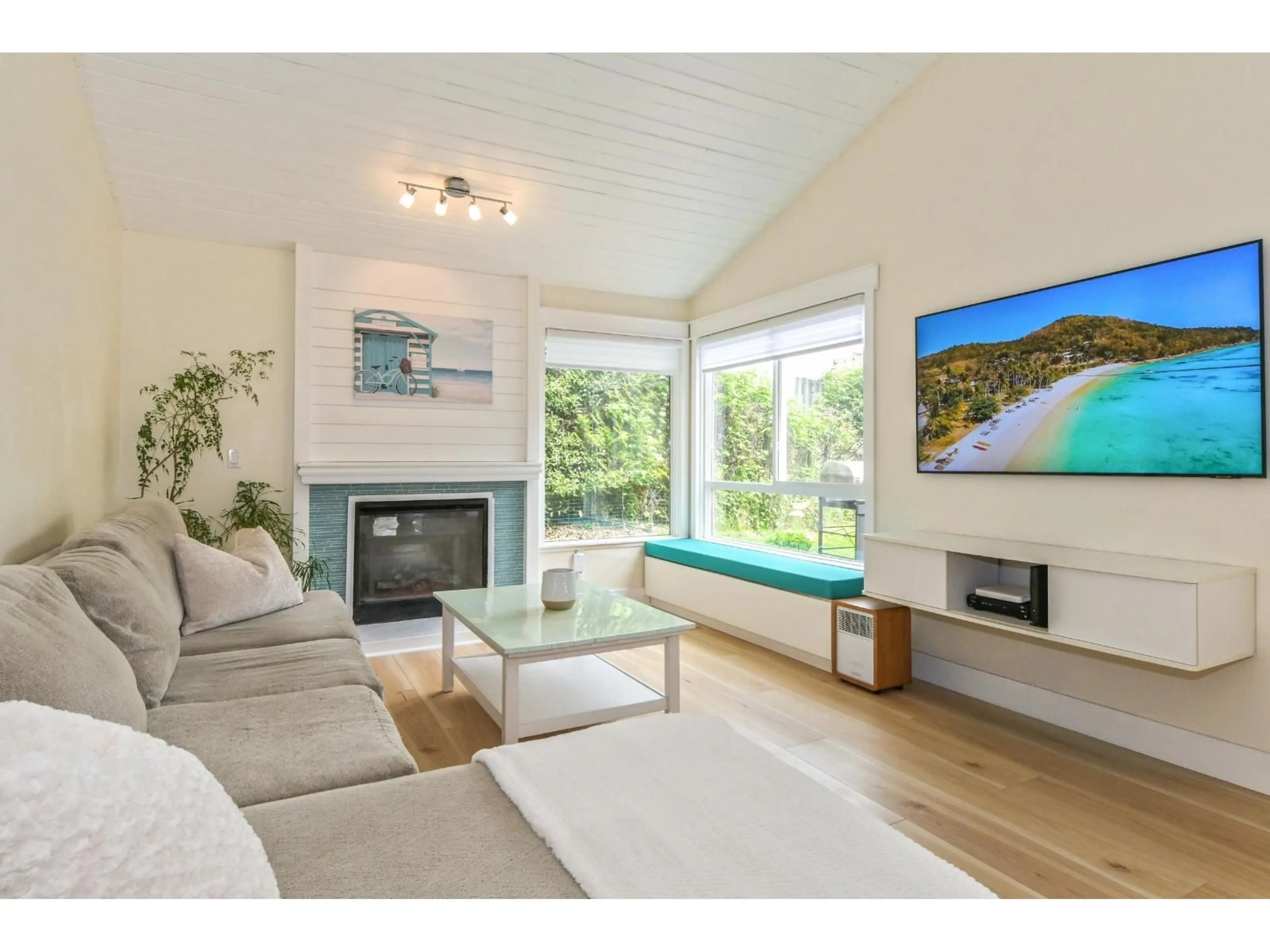 Living room with furniture, wood/laminate floor for 6294 GREENSIDE DRIVE, Surrey British Columbia V3S5M8