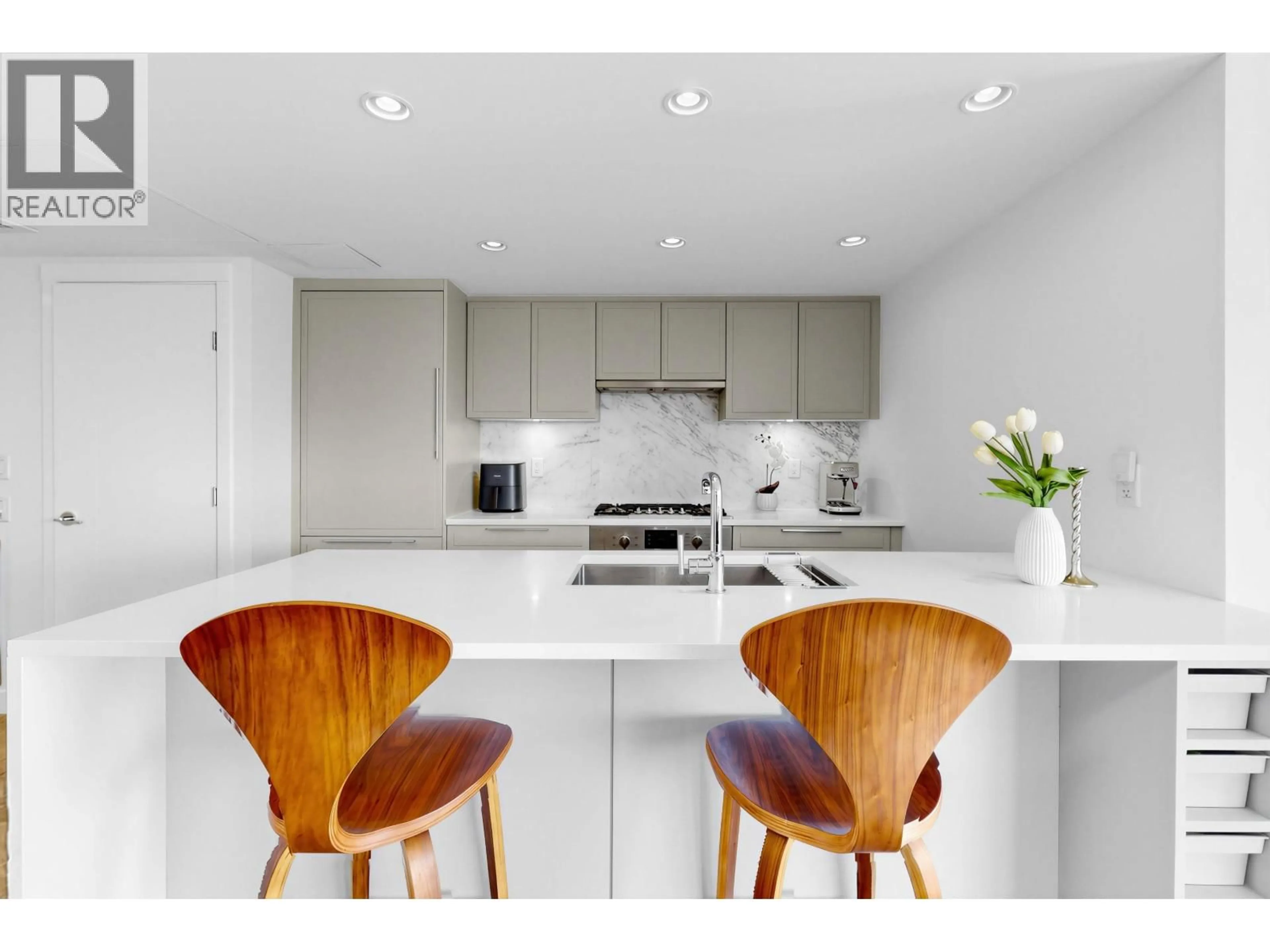 Contemporary kitchen, unknown for 304 - 7828 GRANVILLE STREET, Vancouver British Columbia V6P4Z2