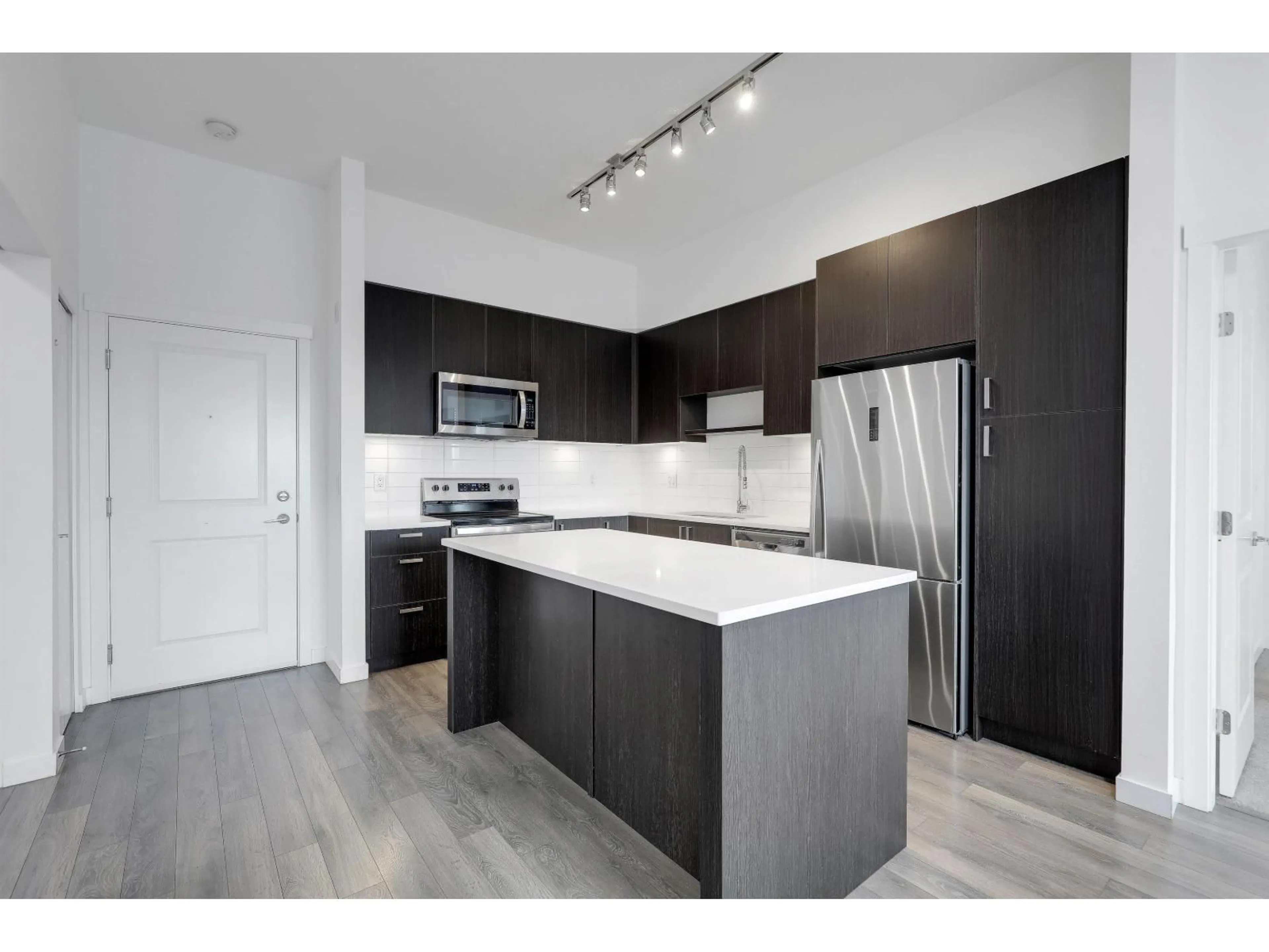 Open concept kitchen, wood/laminate floor for 408 - 13628 81A AVENUE, Surrey British Columbia V3W3E2