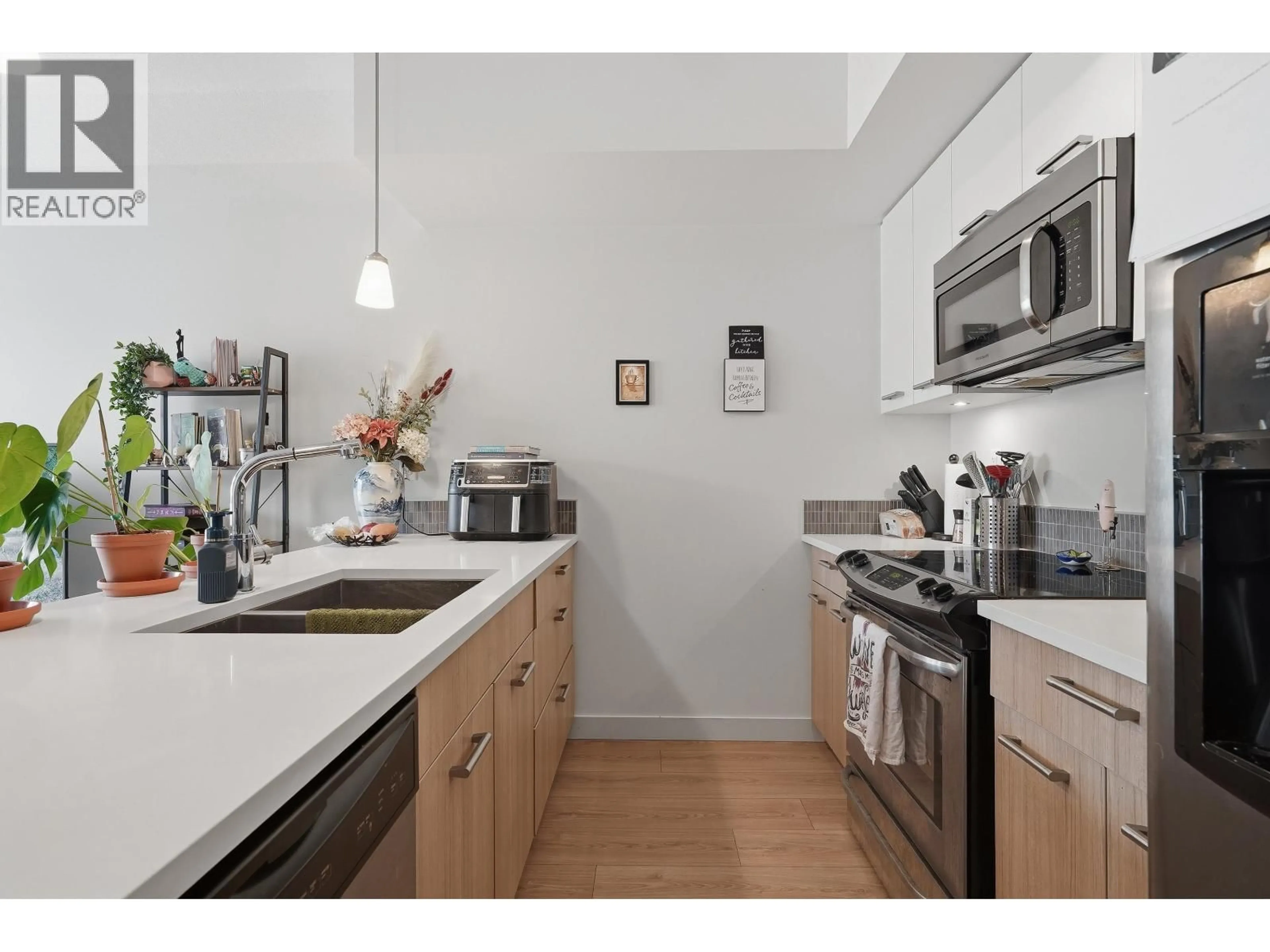 Unknown for 304 - 2214 KELLY AVENUE, Port Coquitlam British Columbia V3C3E5