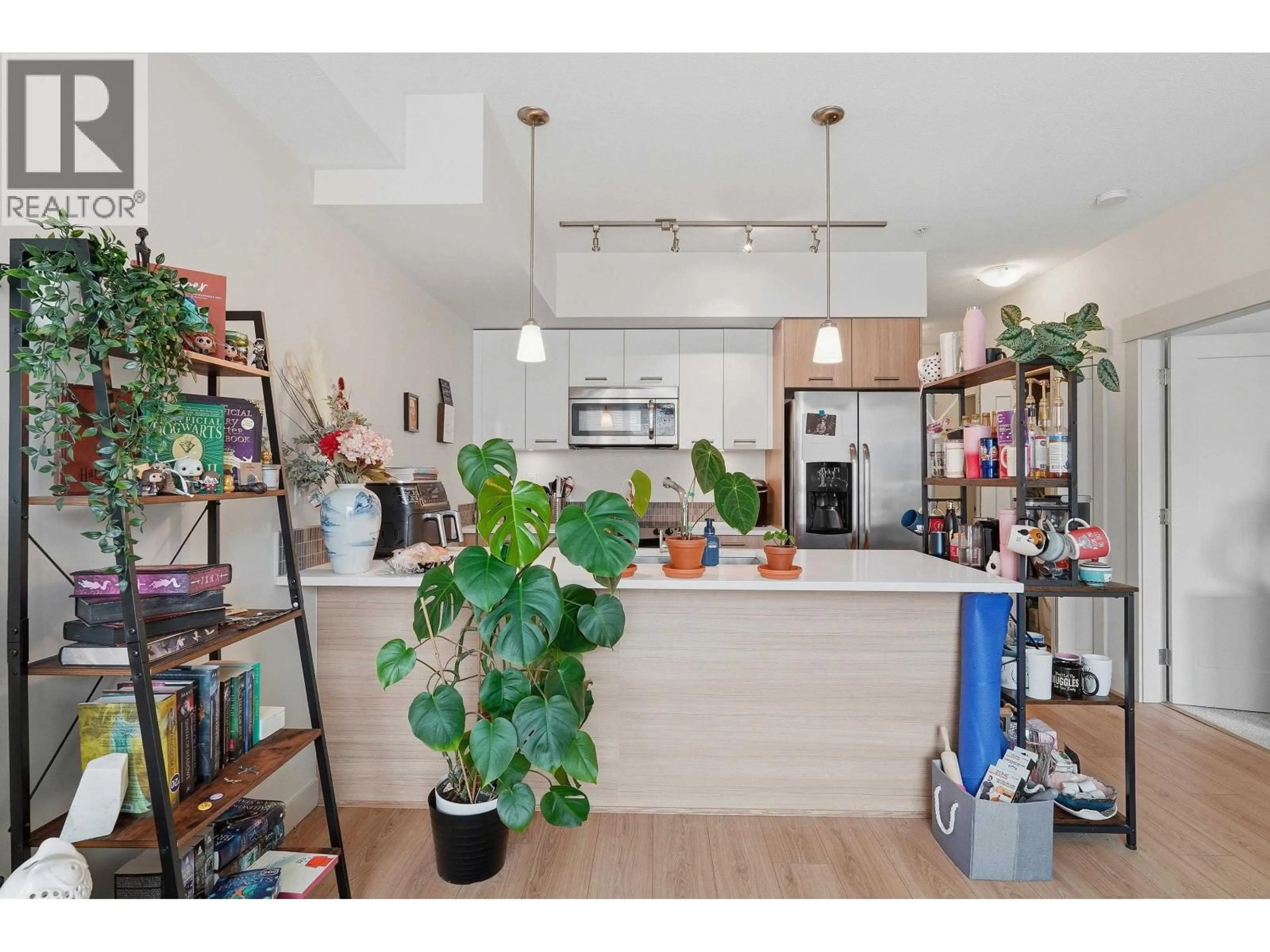 Unknown for 304 - 2214 KELLY AVENUE, Port Coquitlam British Columbia V3C3E5