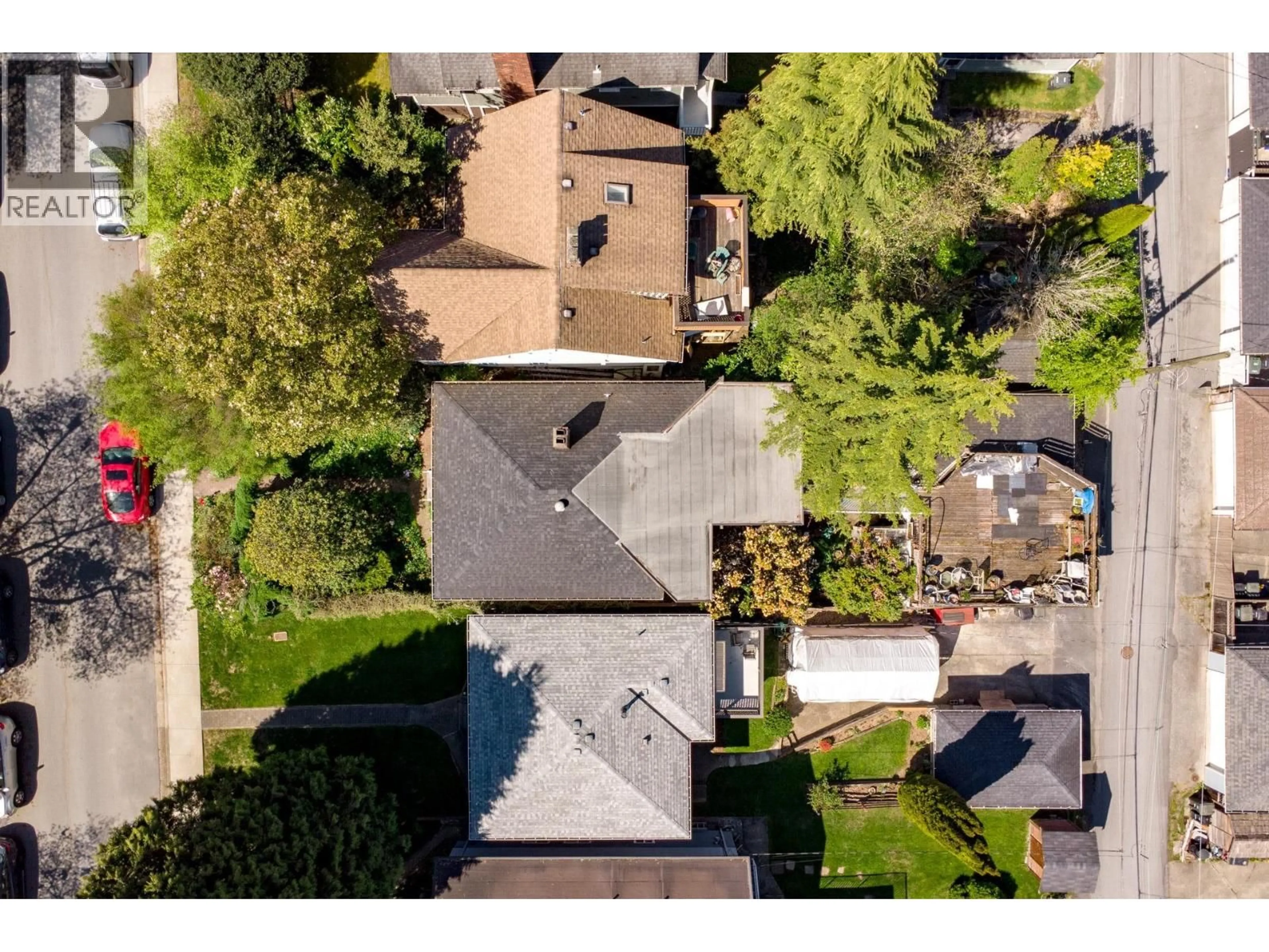 A pic from outside/outdoor area/front of a property/back of a property/a pic from drone, street for Street - 4137 MCGILL STREET, Burnaby British Columbia V5C1M7