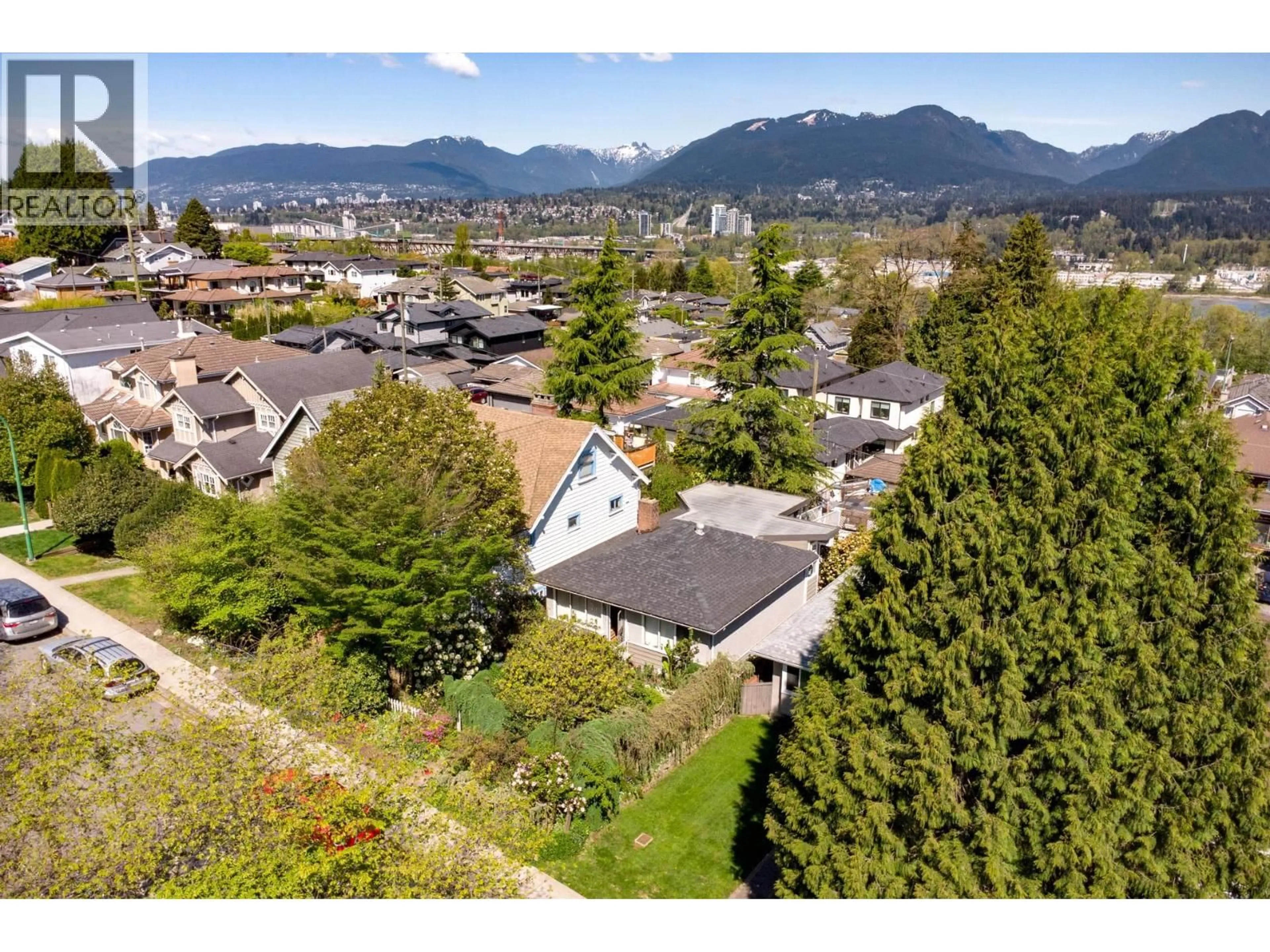 A pic from outside/outdoor area/front of a property/back of a property/a pic from drone, mountain view for Street - 4137 MCGILL STREET, Burnaby British Columbia V5C1M7
