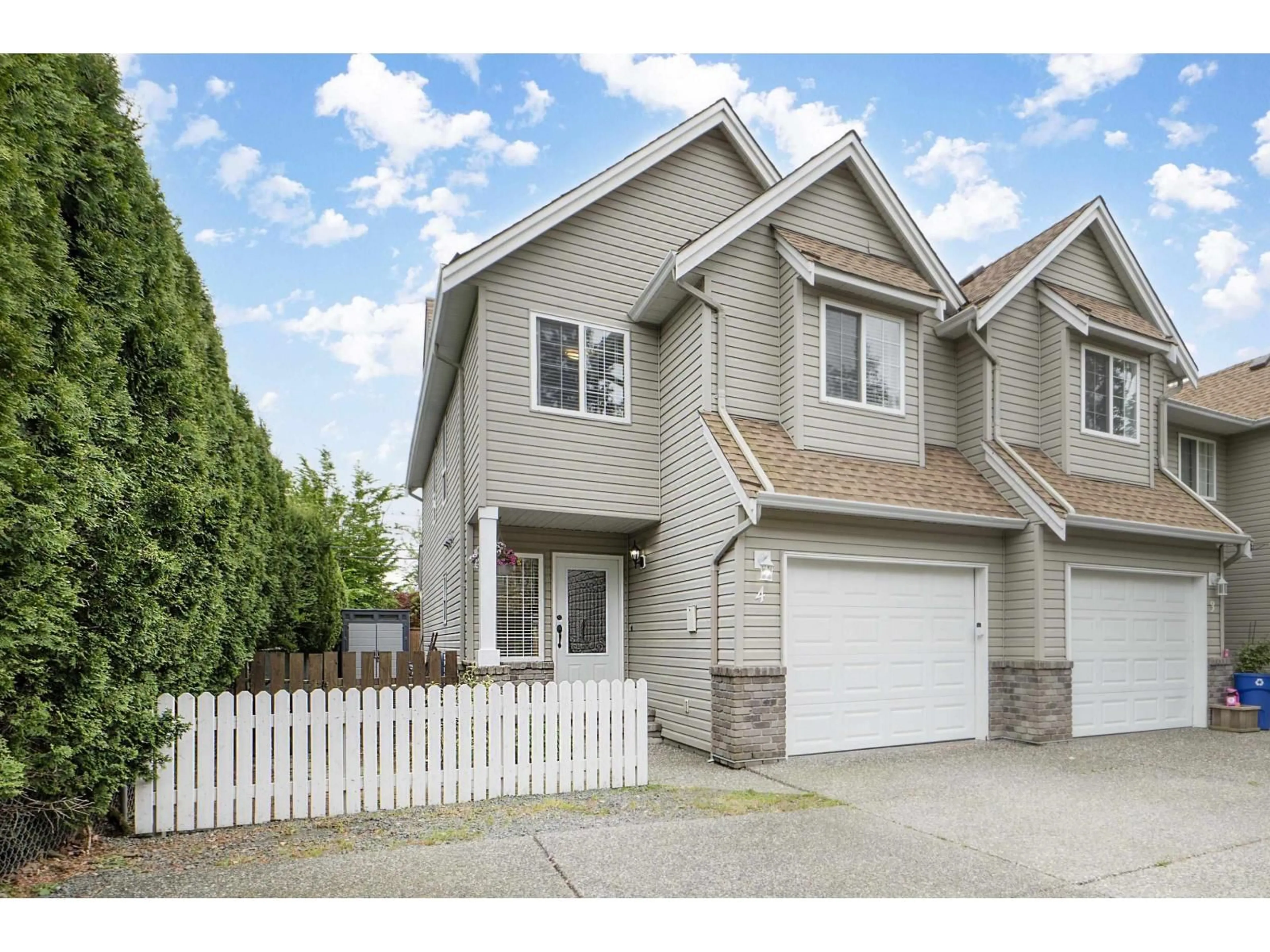 Home with vinyl exterior material, street for 4 - 46277 CESSNA DRIVE, Chilliwack British Columbia V2P1A7