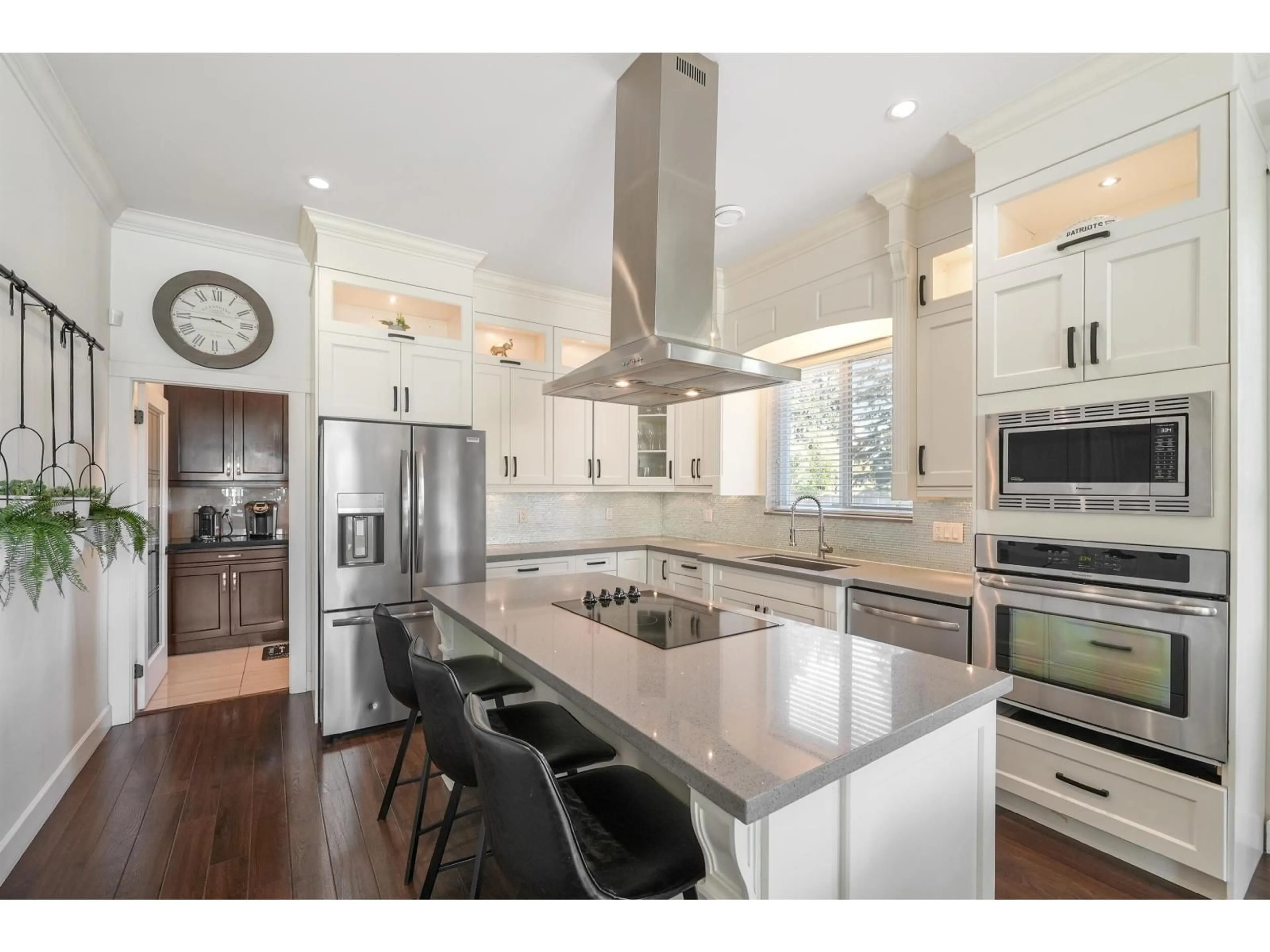 Open concept kitchen, unknown for 12502 58A AVENUE, Surrey British Columbia V3X0E8