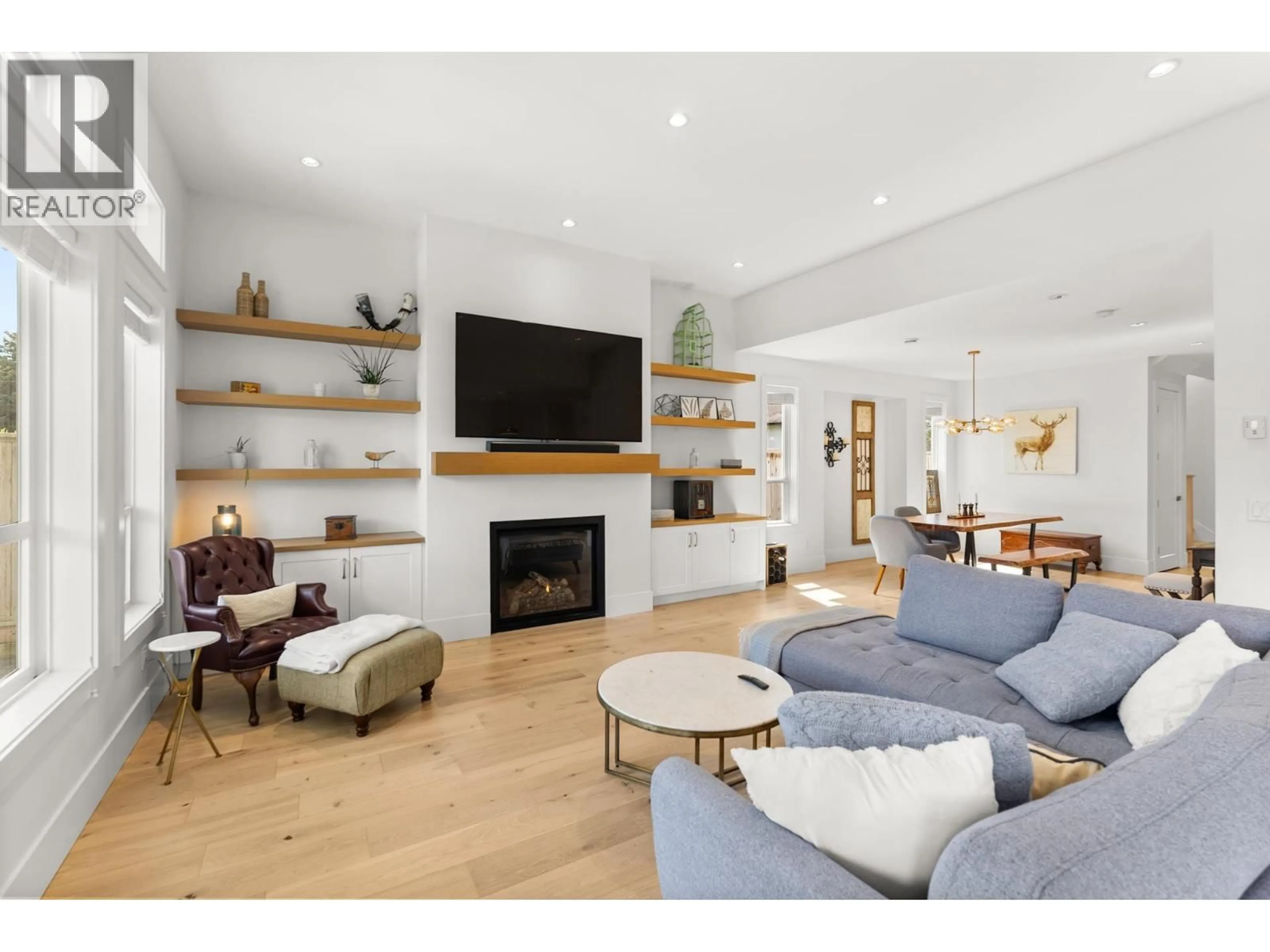 Living room with furniture, wood/laminate floor for 4410 SPANTON DRIVE, Delta British Columbia V4K2W3