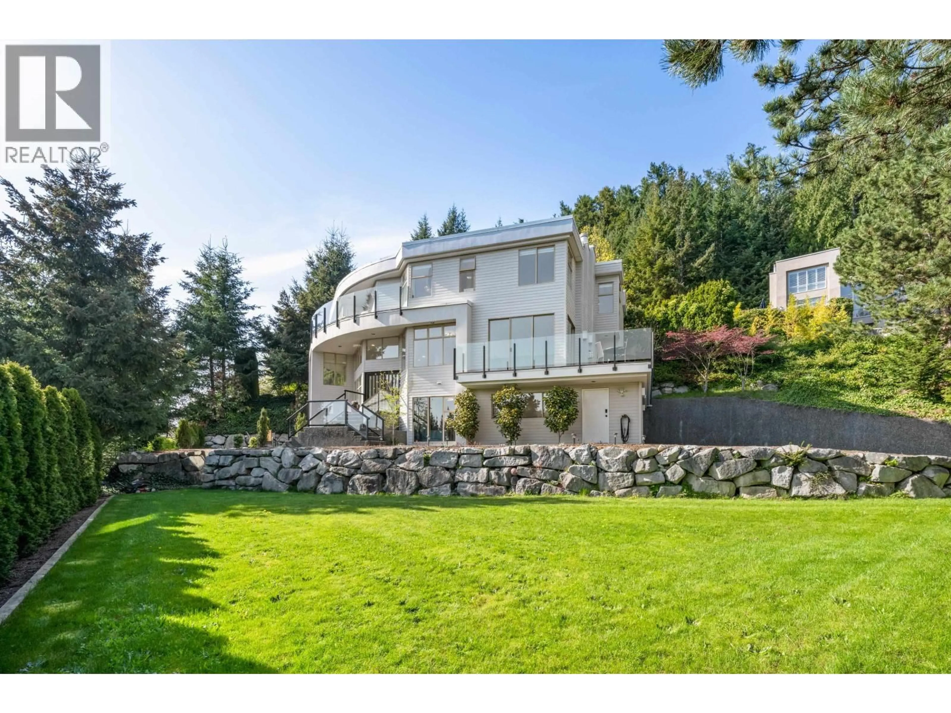 A pic from outside/outdoor area/front of a property/back of a property/a pic from drone, unknown for 4809 NORTHWOOD PLACE, West Vancouver British Columbia V7S3C5