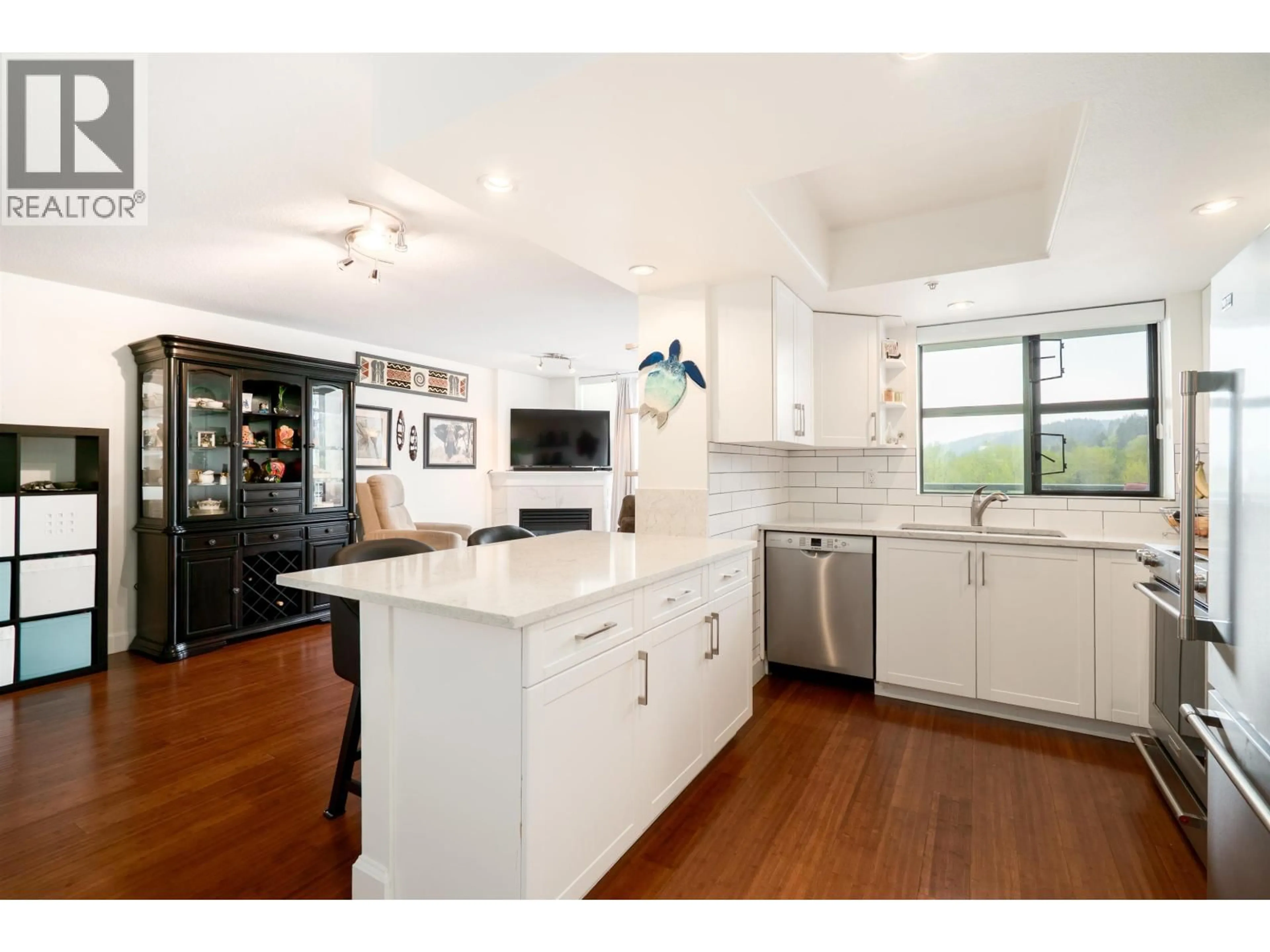 Open concept kitchen, ceramic/tile floor for 1101 - 200 NEWPORT DRIVE, Port Moody British Columbia V3H5B7