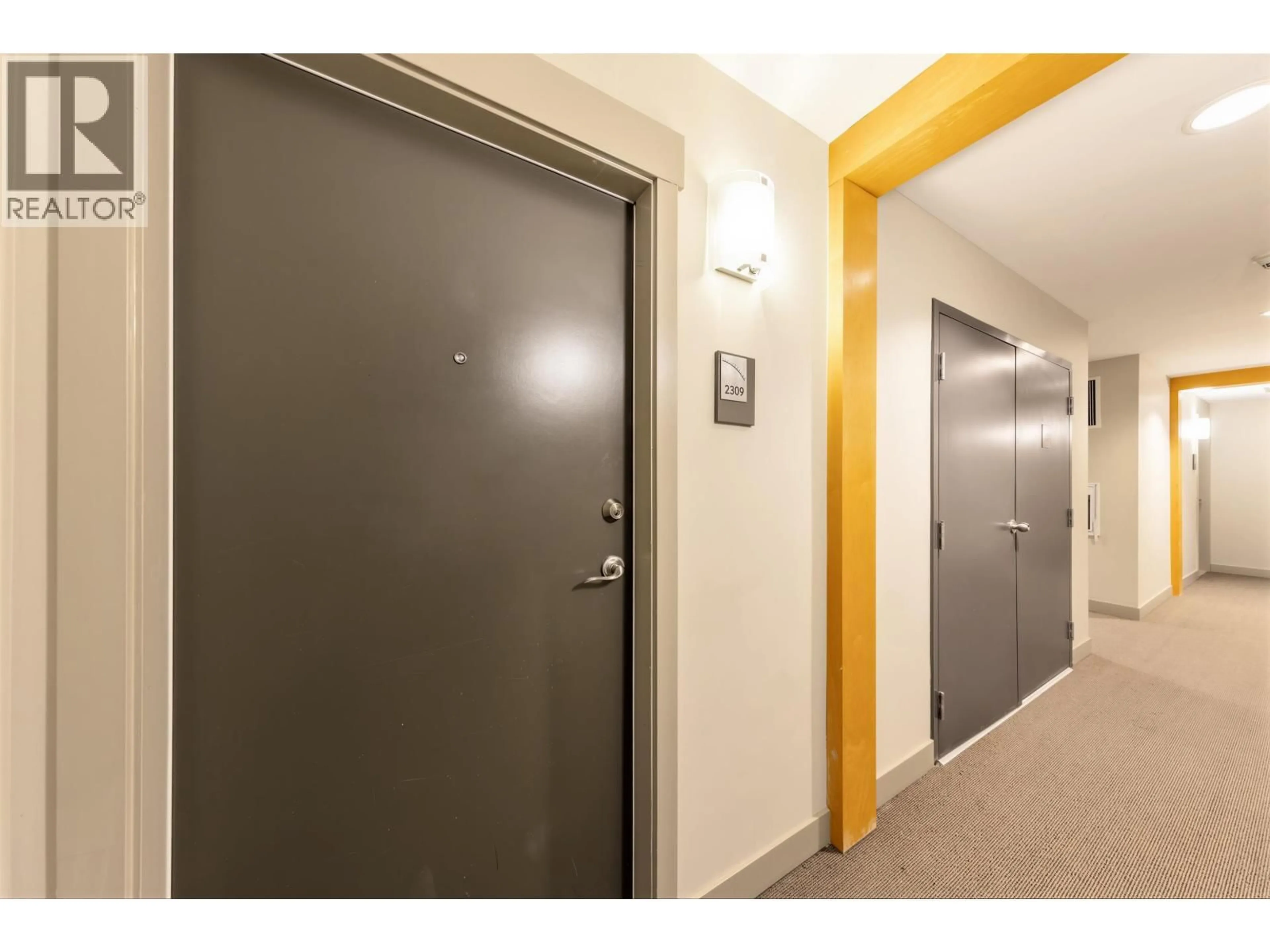 Indoor foyer for 2309 - 7088 18TH AVENUE, Burnaby British Columbia V3N0A2