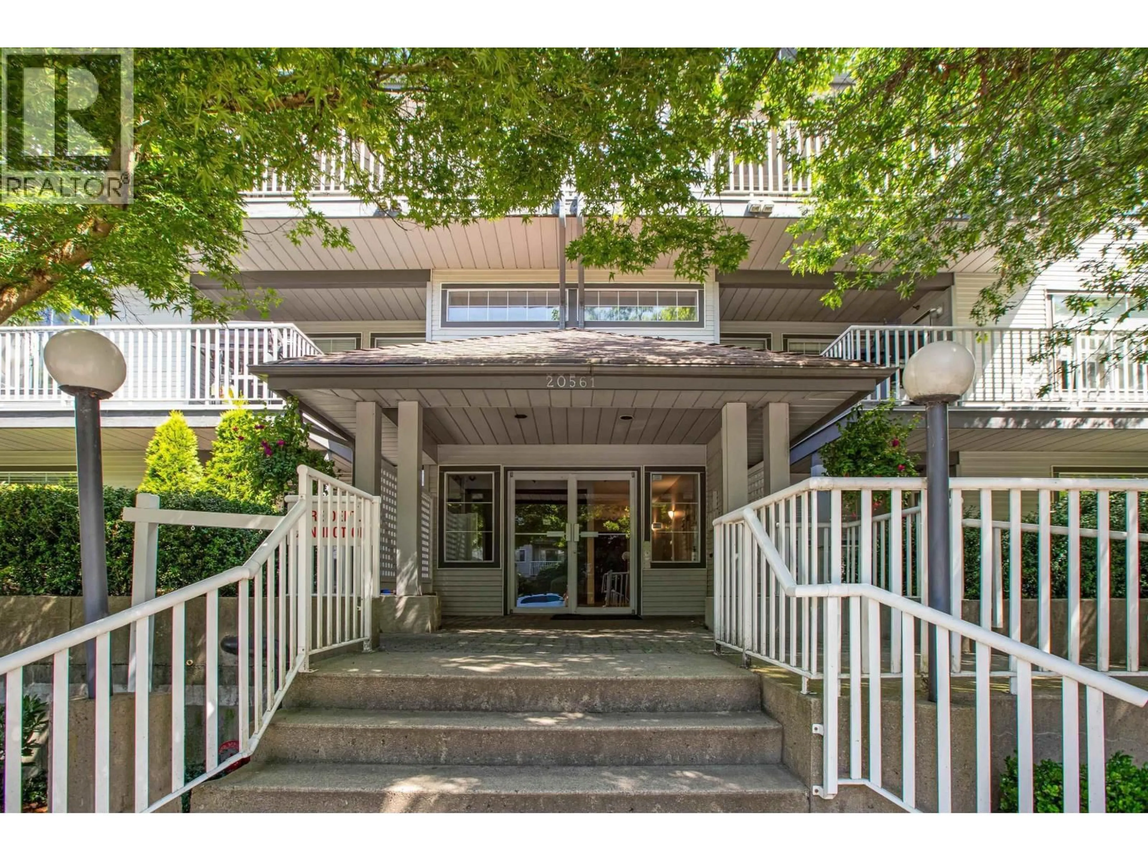 Indoor foyer for 209 - 20561 113 AVENUE, Maple Ridge British Columbia V2X1E2