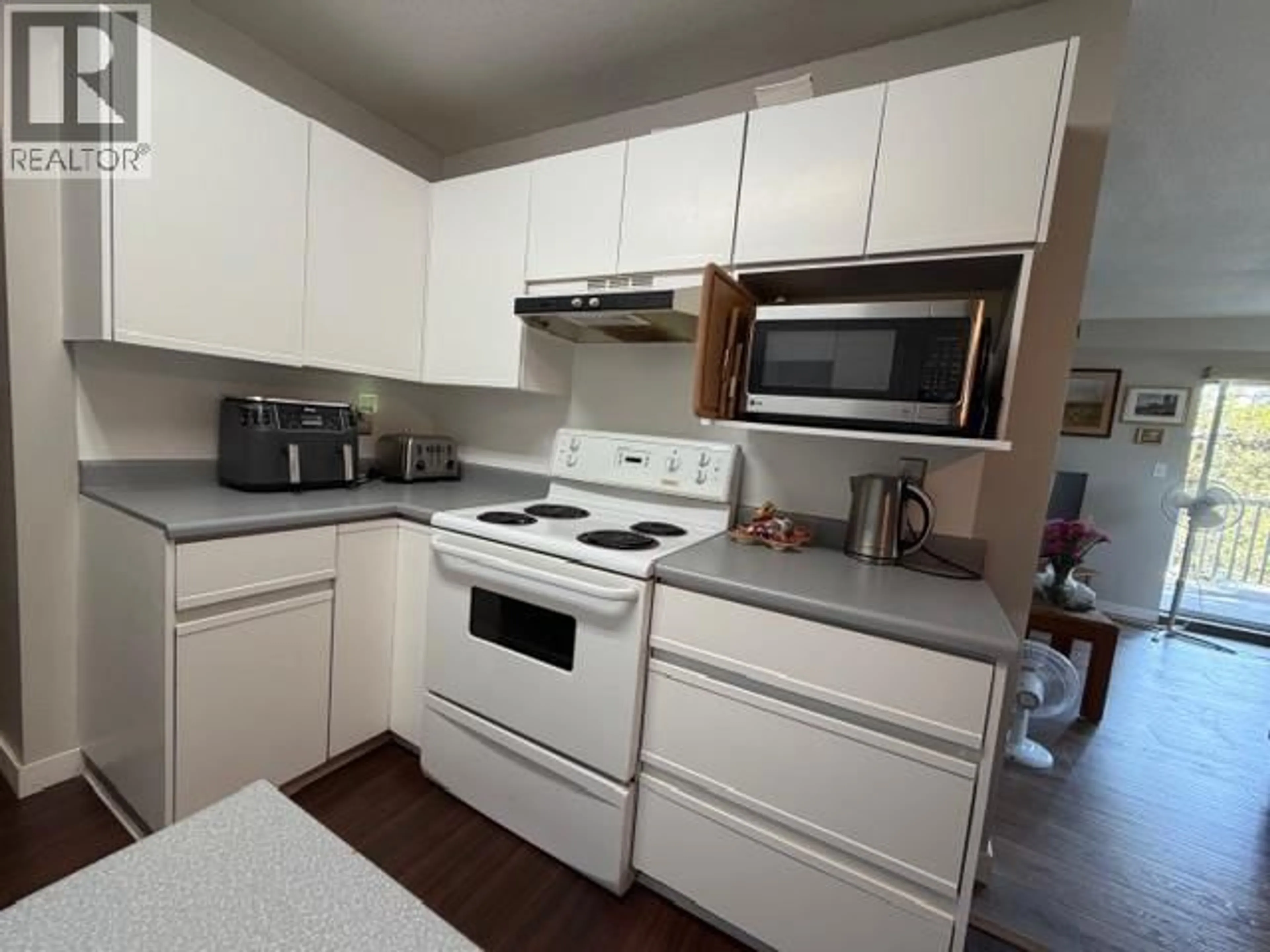 Standard kitchen, unknown for 209 - 20561 113 AVENUE, Maple Ridge British Columbia V2X1E2