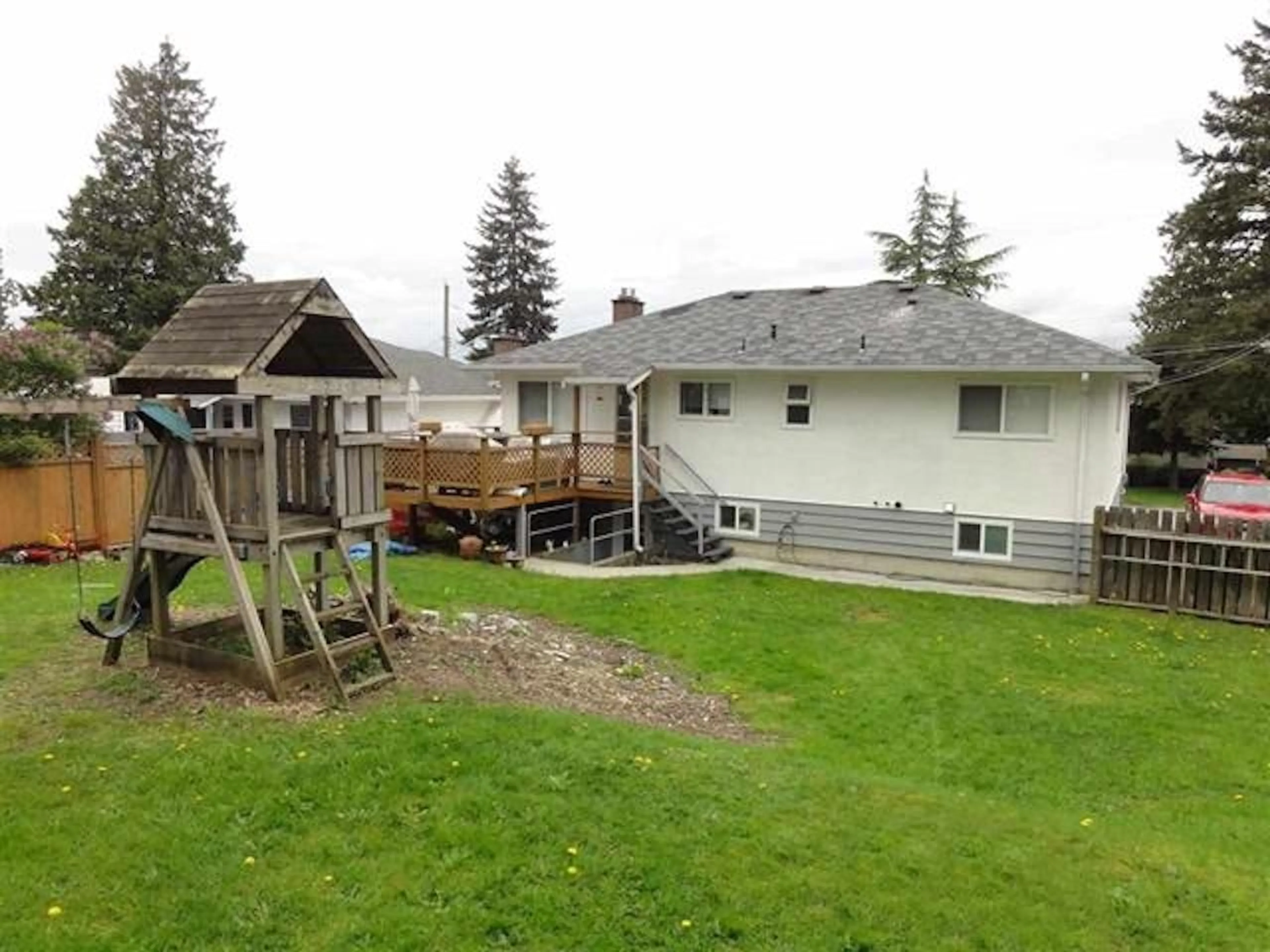 A pic from outside/outdoor area/front of a property/back of a property/a pic from drone, mountain view for 11480 96A AVENUE, Surrey British Columbia V3V1Z6