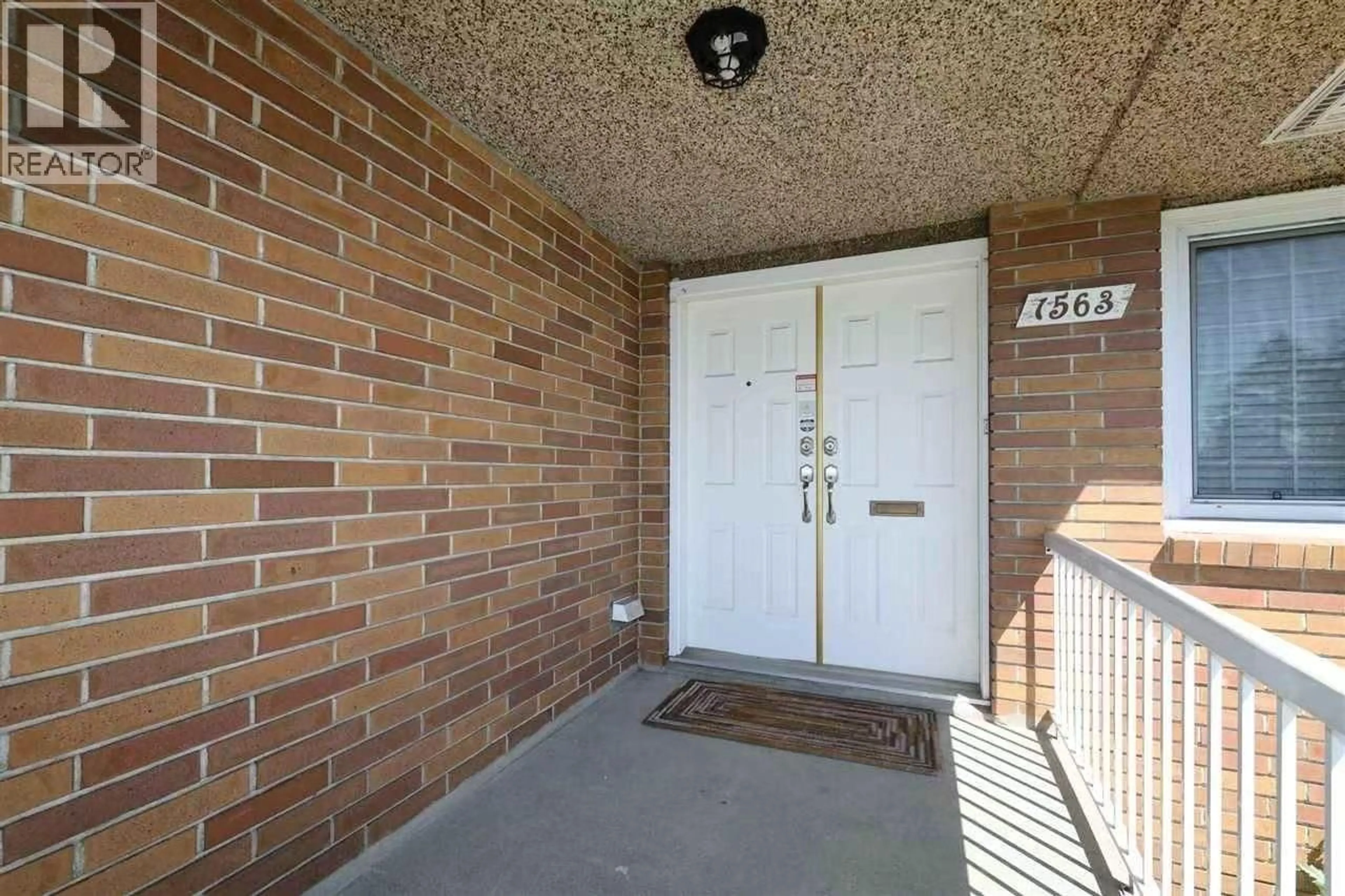 Indoor entryway for 1563 59TH AVENUE, Vancouver British Columbia V5P2G8
