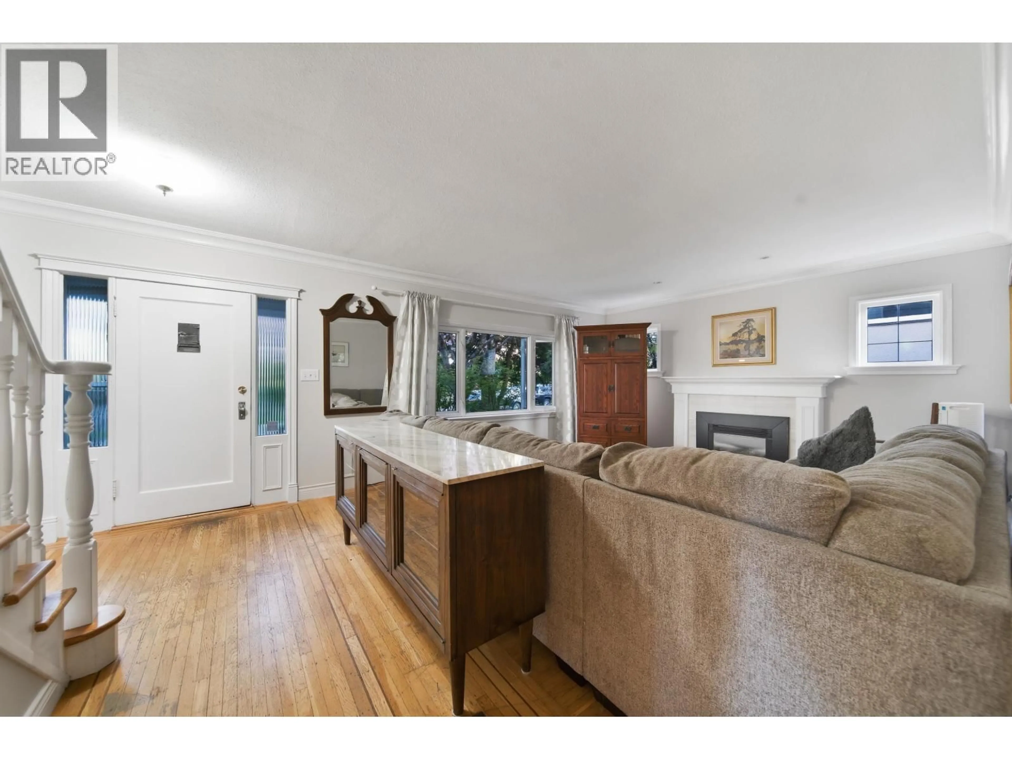 Unknown for 107 SEVENTH AVENUE, New Westminster British Columbia V3L1W2