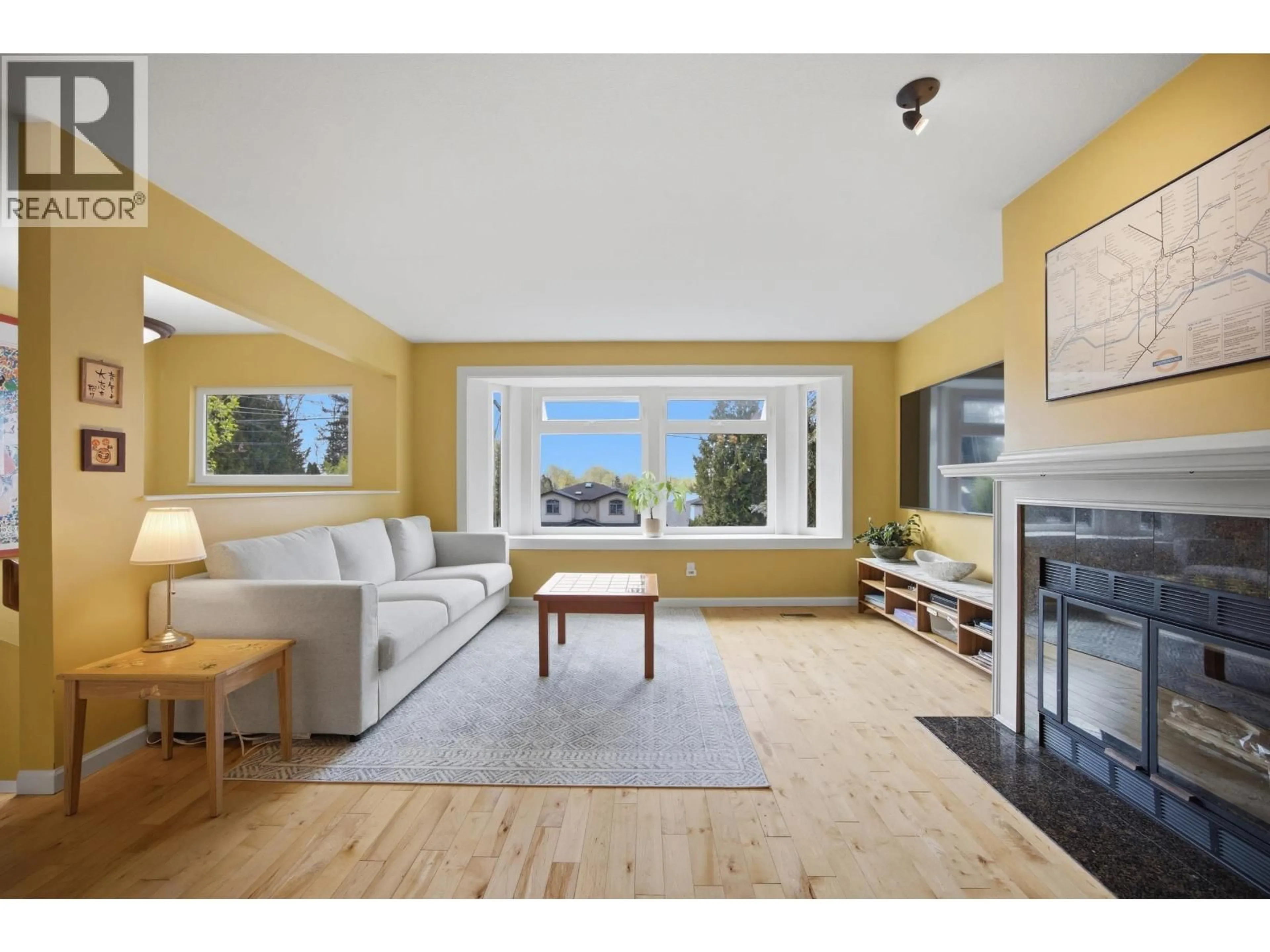 Living room with furniture, unknown for 4057 MARINE DRIVE, Burnaby British Columbia V5J3E3