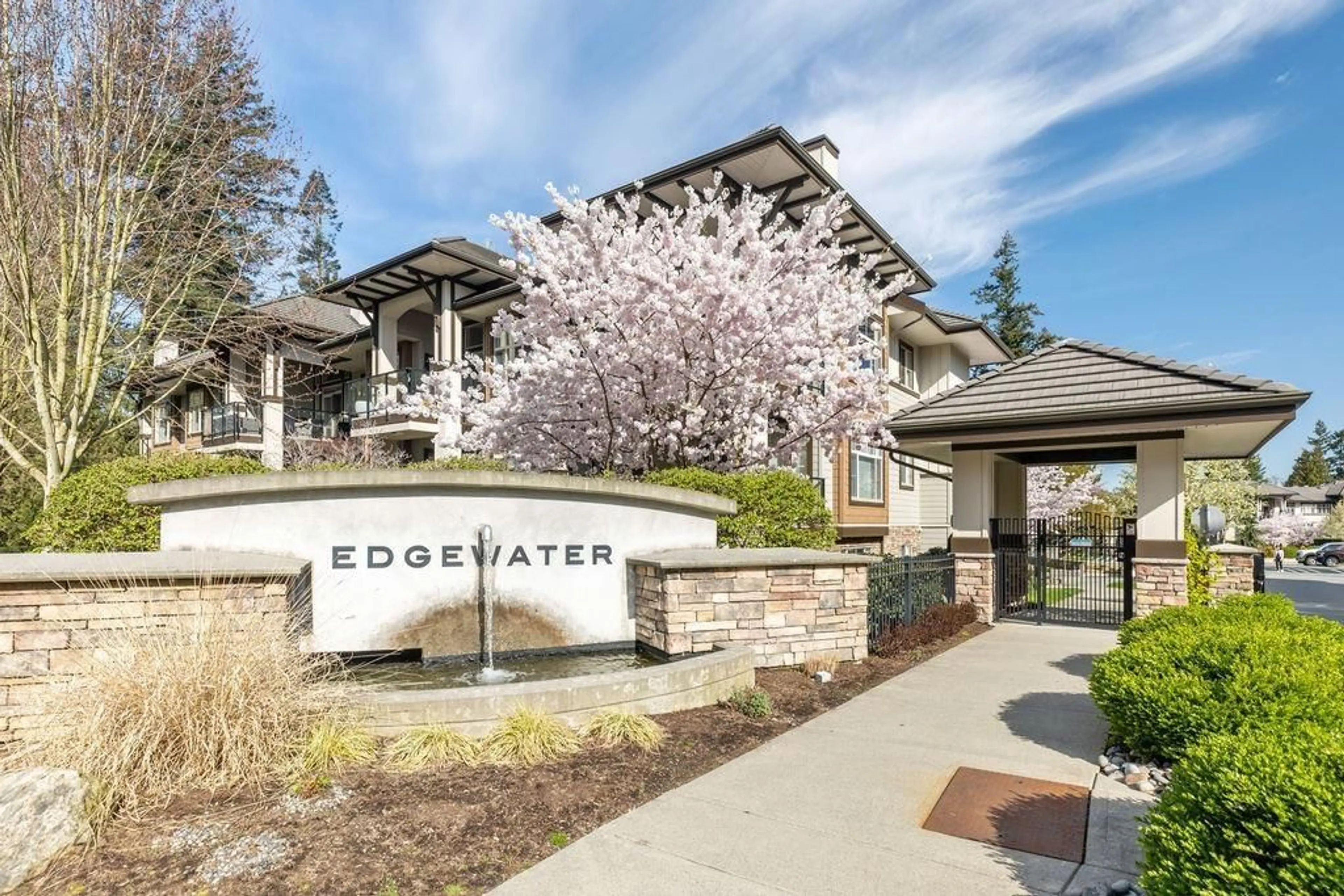 Indoor foyer for 304 - 15155 36 AVENUE, Surrey British Columbia V3Z4R3