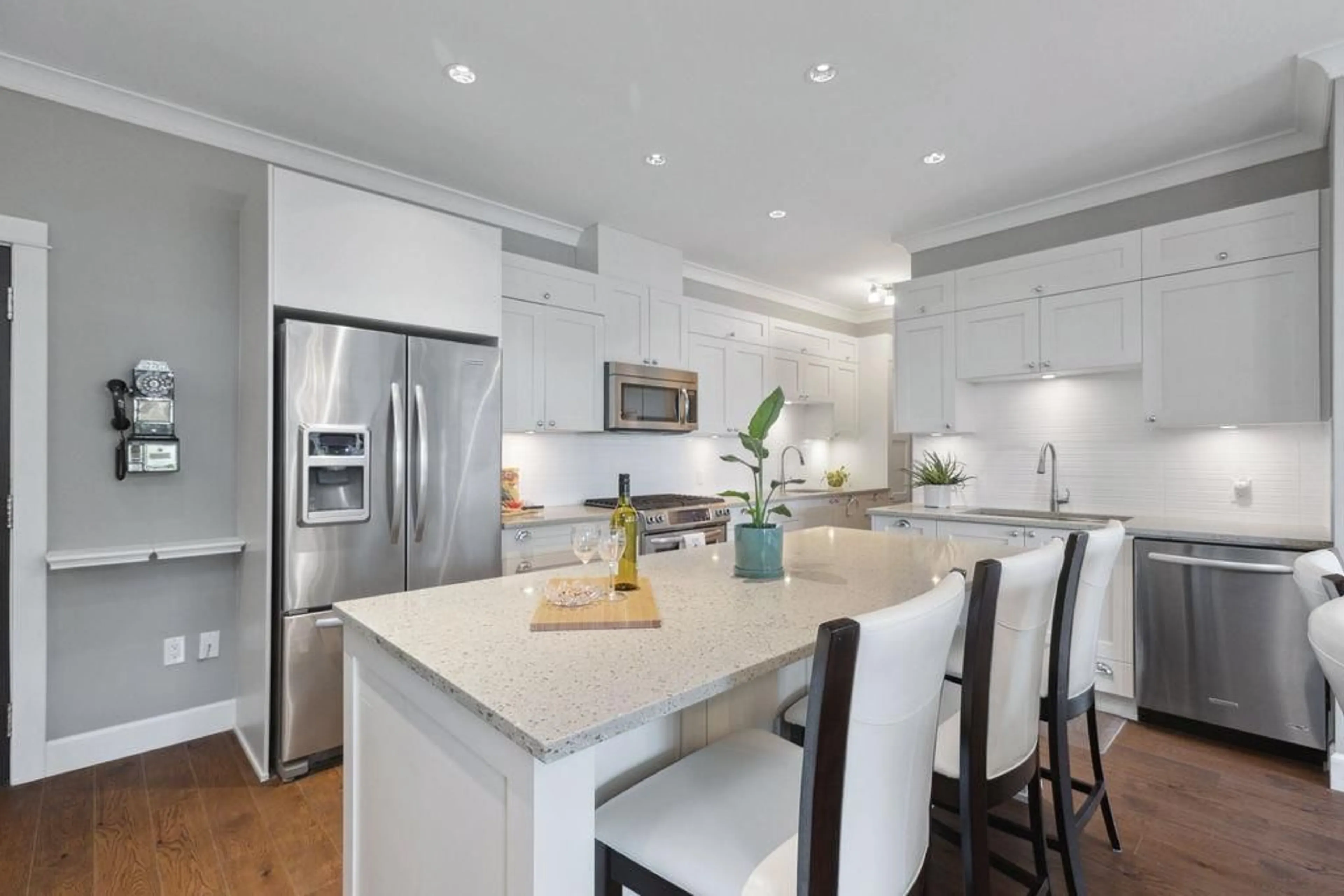 Open concept kitchen, unknown for 304 - 15155 36 AVENUE, Surrey British Columbia V3Z4R3