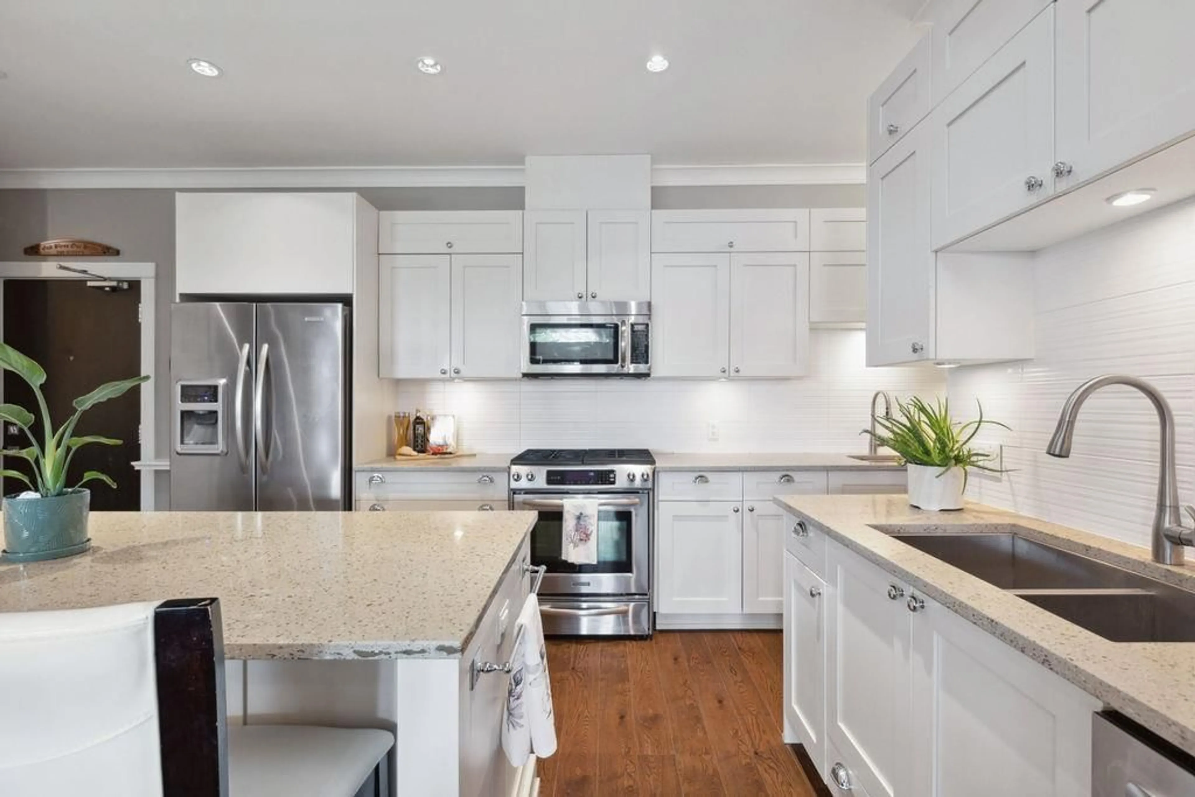 Open concept kitchen, unknown for 304 - 15155 36 AVENUE, Surrey British Columbia V3Z4R3