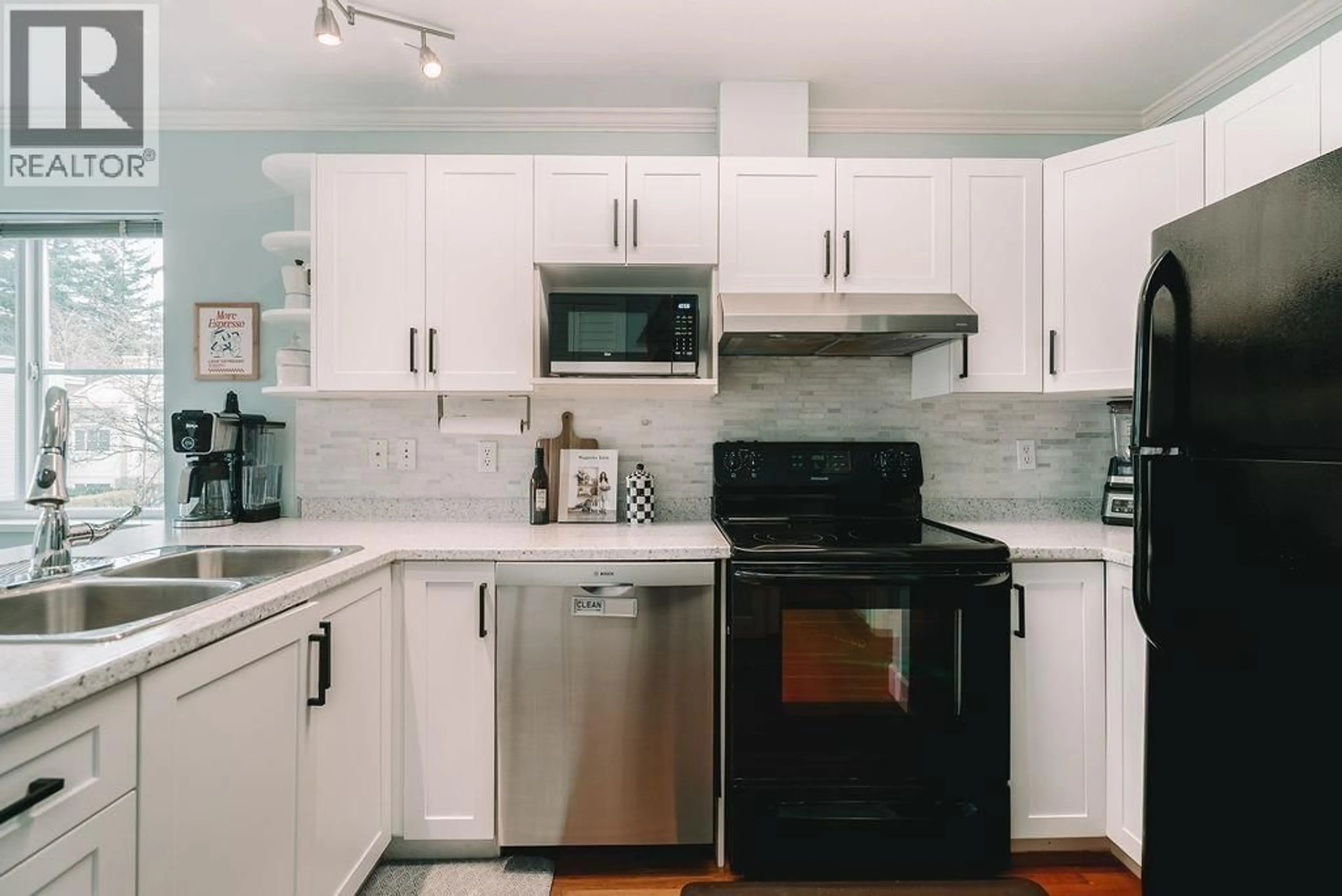 Standard kitchen, unknown for 1 - 12449 191 STREET, Pitt Meadows British Columbia V3Y2R4