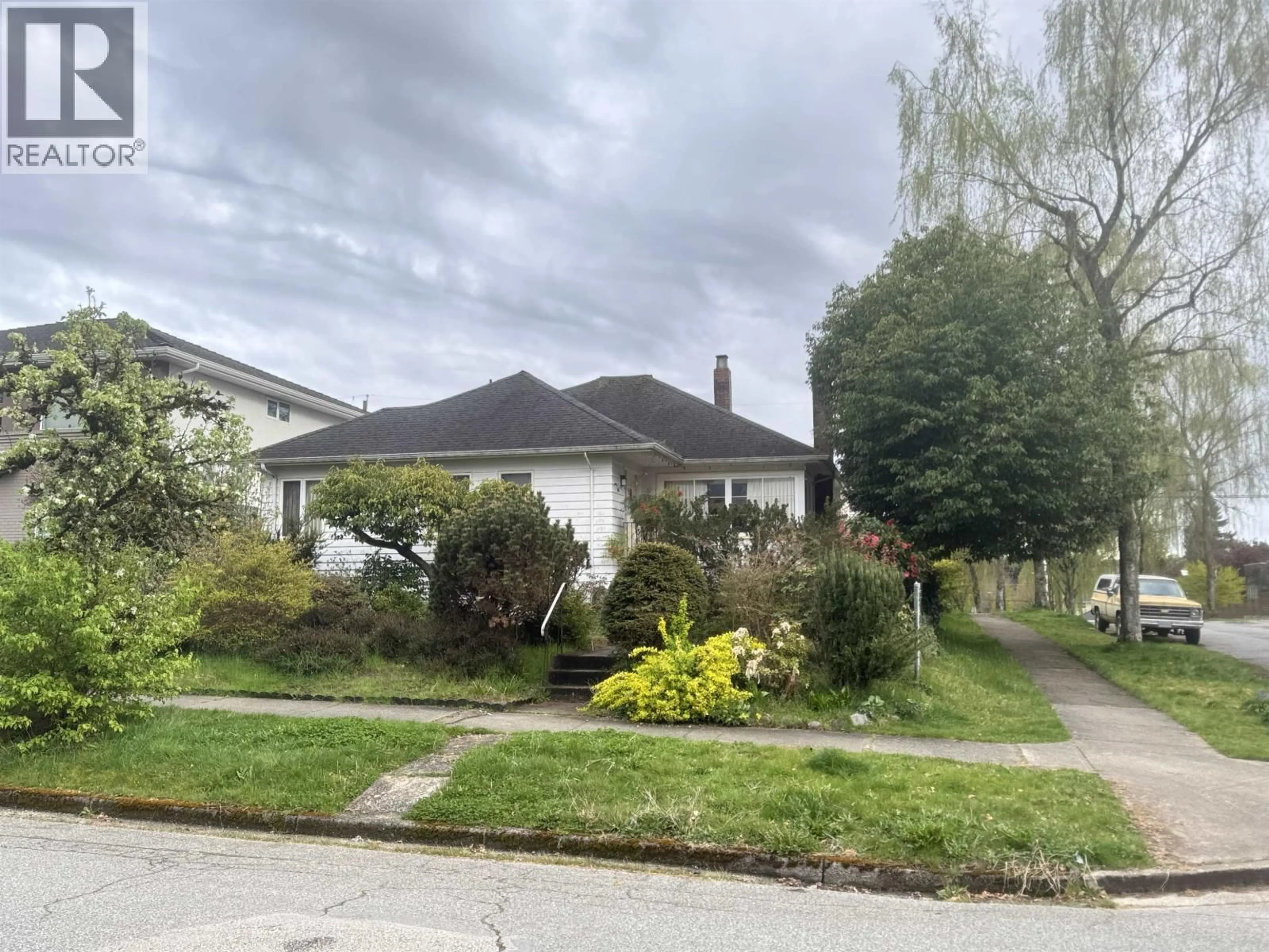 Unknown for 2396 18TH AVENUE, Vancouver British Columbia V6L1A8