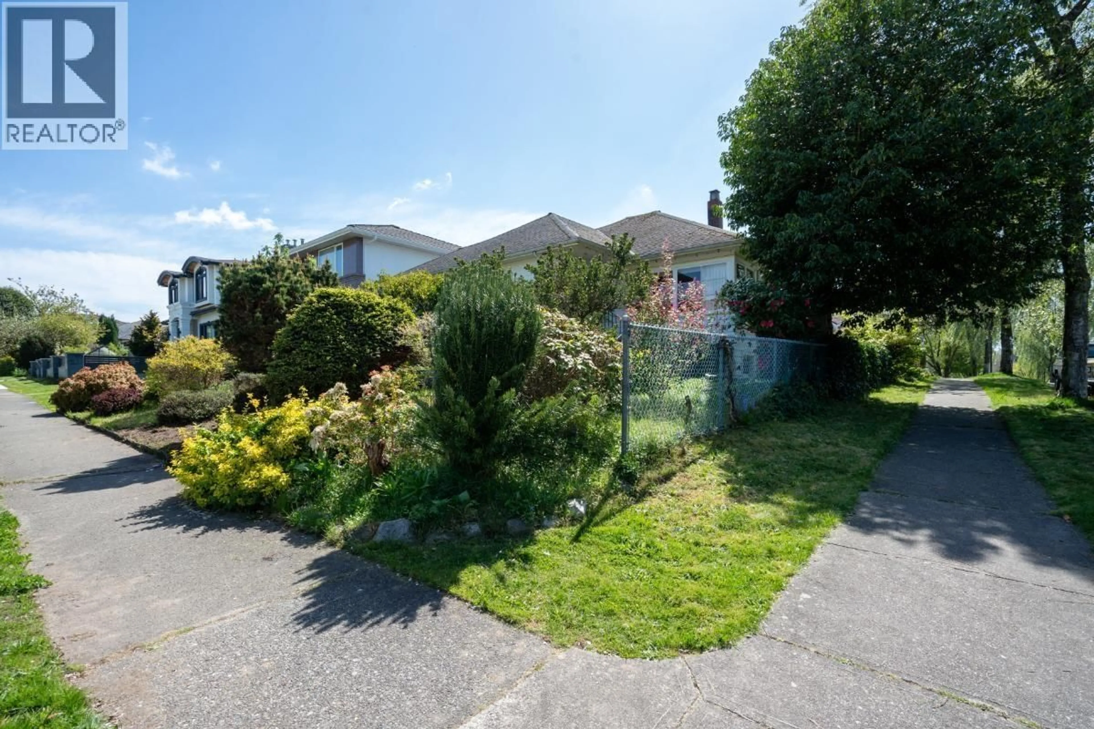 A pic from outside/outdoor area/front of a property/back of a property/a pic from drone, street for 2396 18TH AVENUE, Vancouver British Columbia V6L1A8