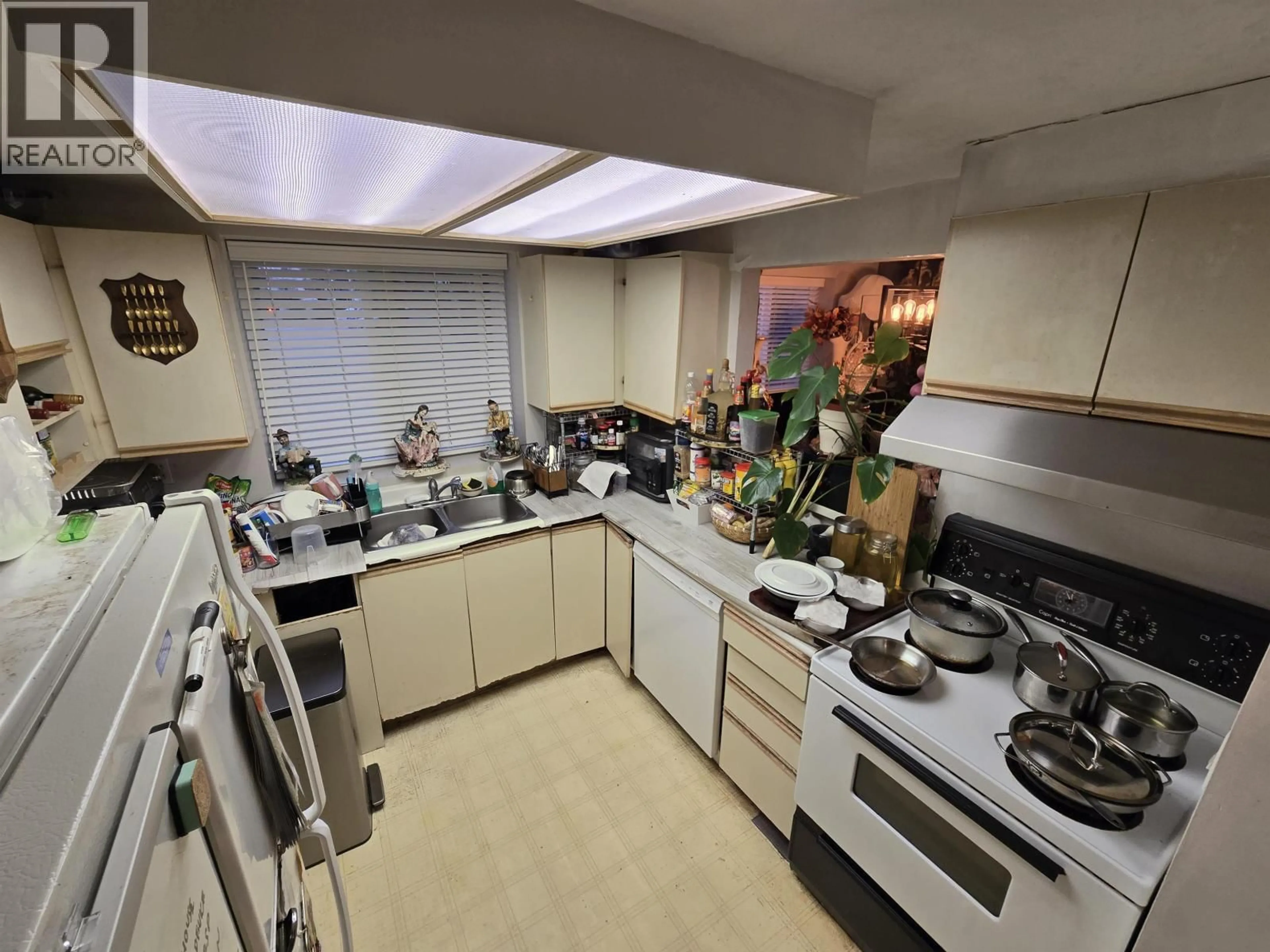 Standard kitchen, unknown for 100 - 8655 JONES ROAD, Richmond British Columbia V6Y3V7