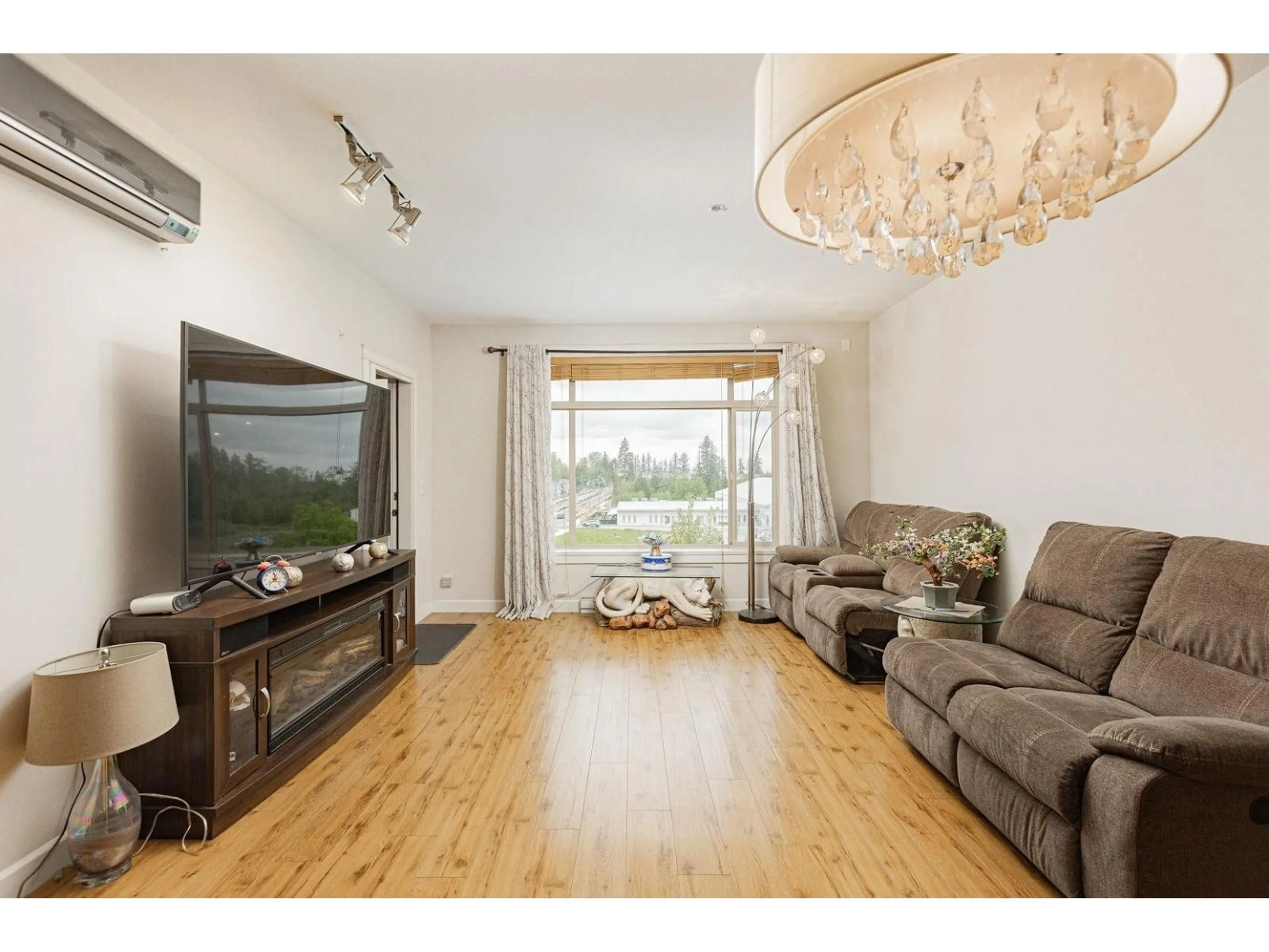 Living room with furniture, wood/laminate floor for 405 - 8067 207 STREET, Langley British Columbia V2Y0N9