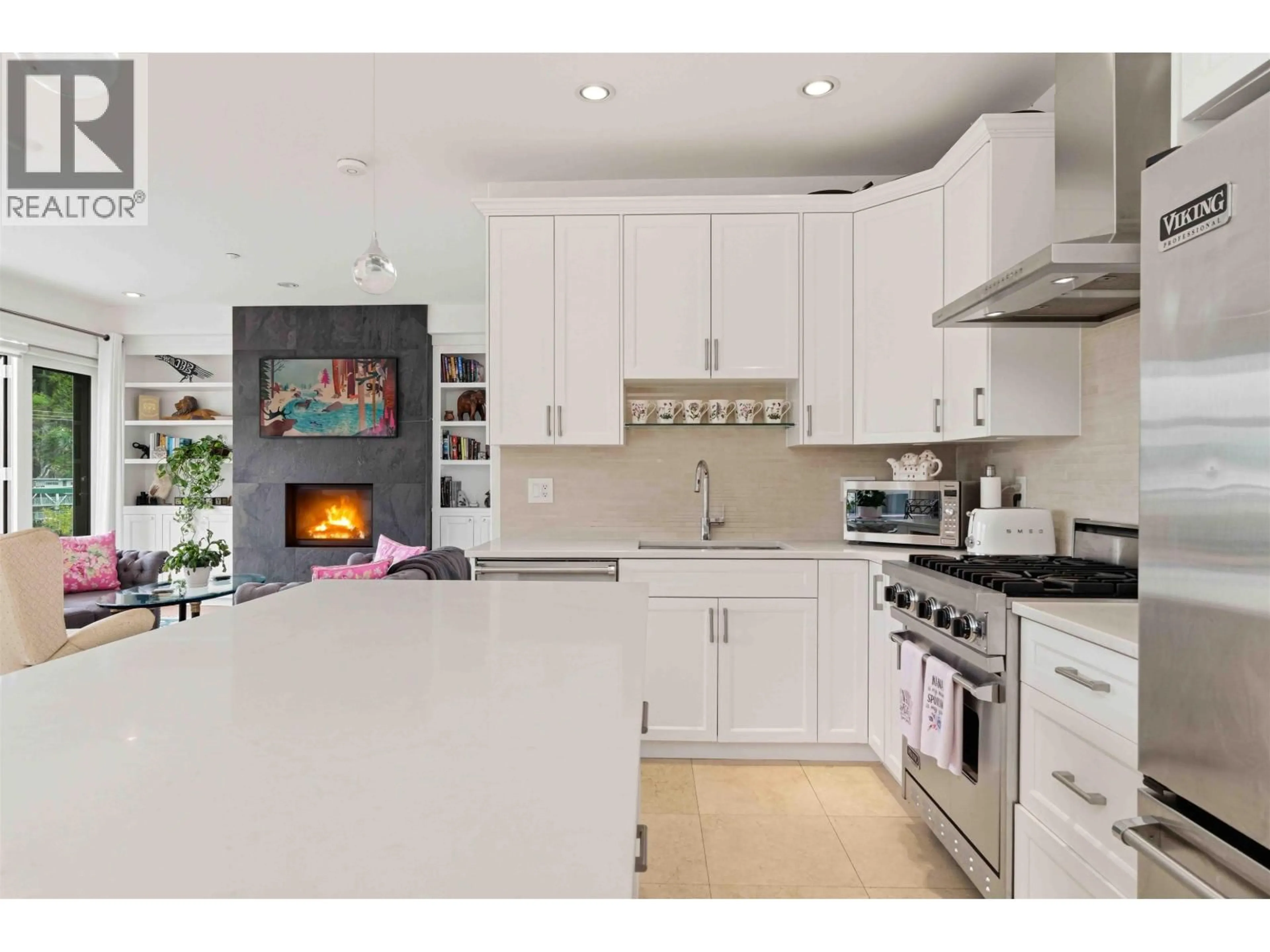 Open concept kitchen, ceramic/tile floor for PH 1 - 6688 ROYAL AVENUE, West Vancouver British Columbia V7W2B9