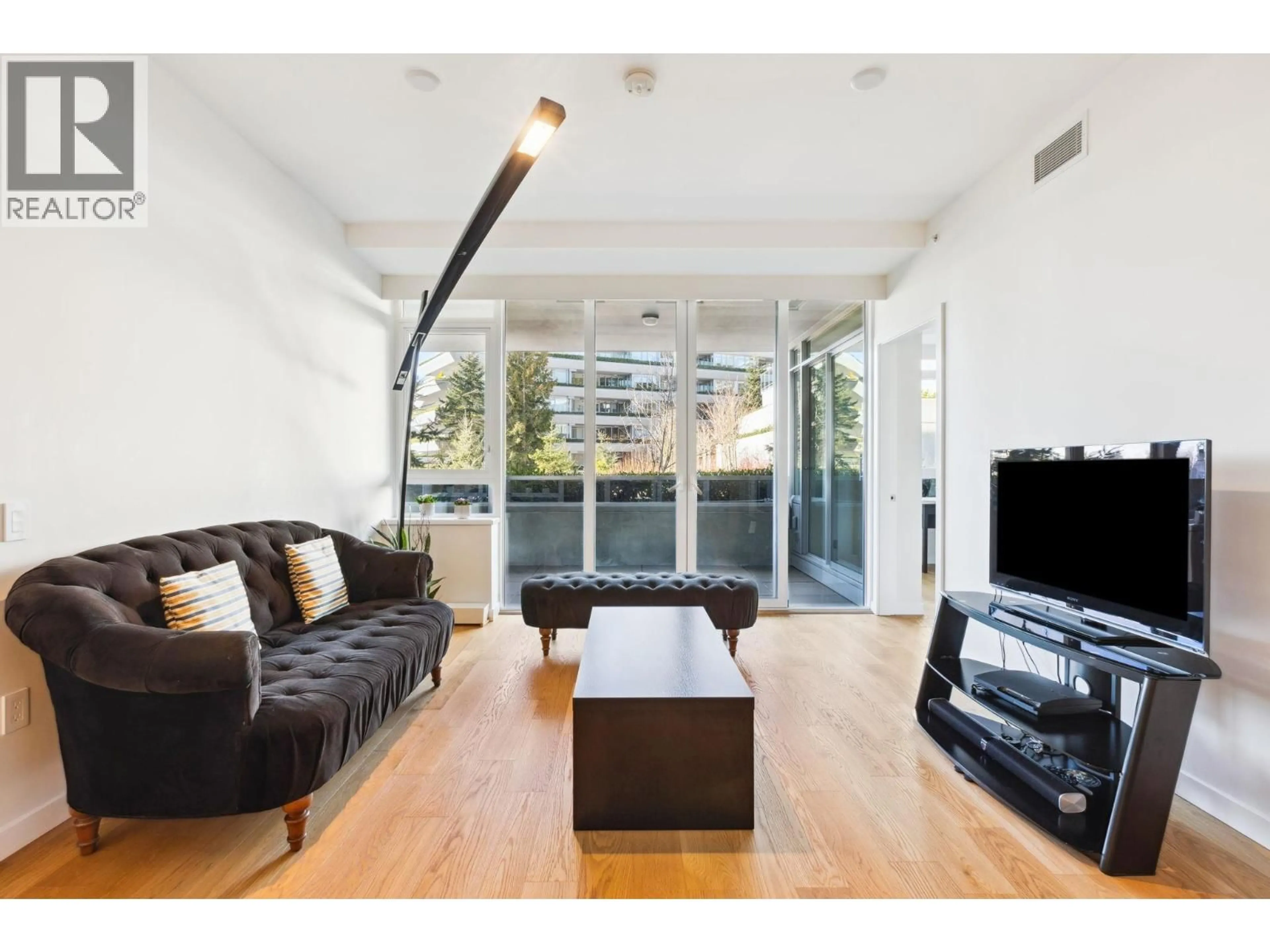 Living room with furniture, wood/laminate floor for 204 - 788 ARTHUR ERICKSON PLACE, West Vancouver British Columbia V7T0B6