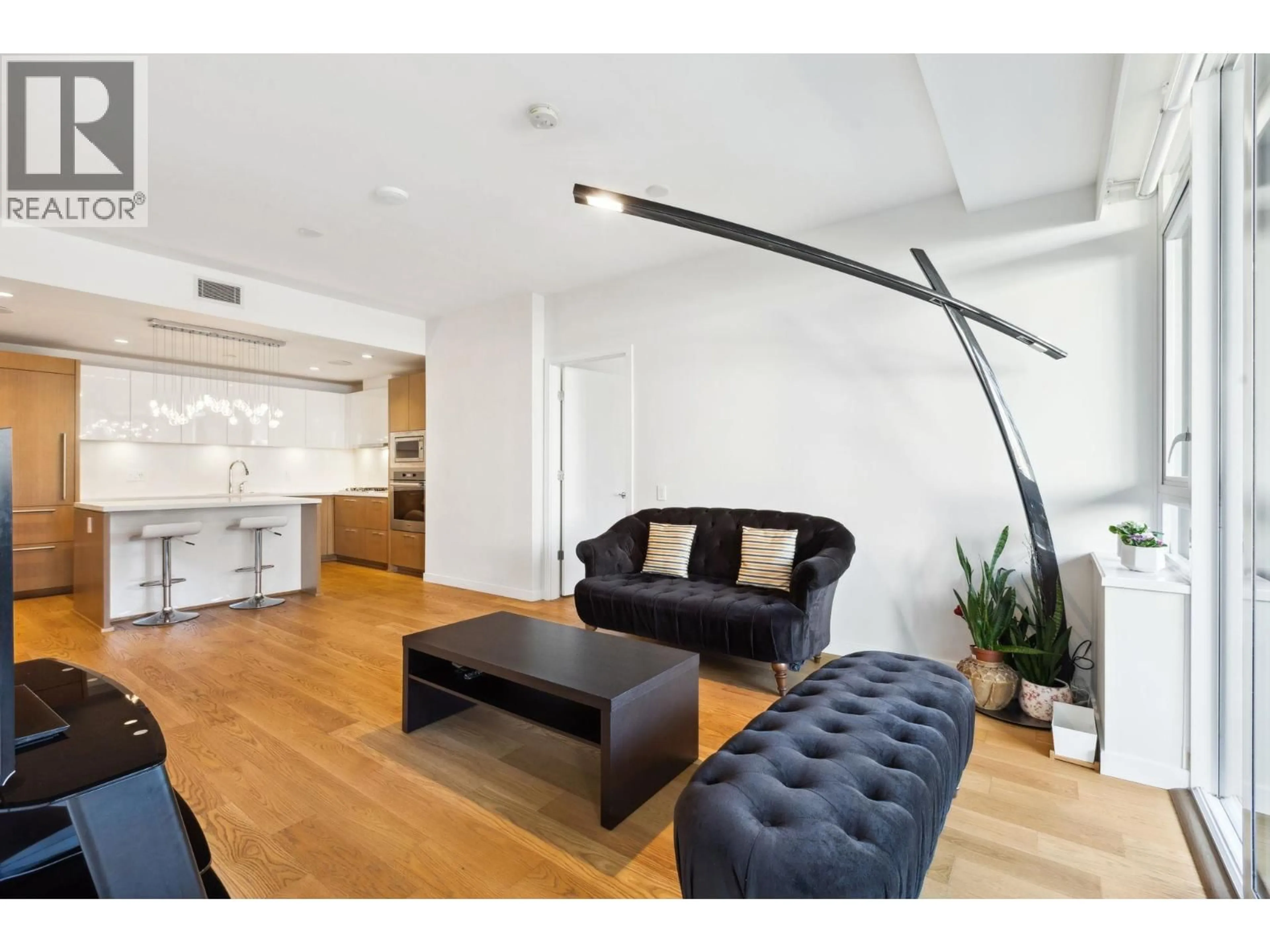 Living room with furniture, wood/laminate floor for 204 - 788 ARTHUR ERICKSON PLACE, West Vancouver British Columbia V7T0B6