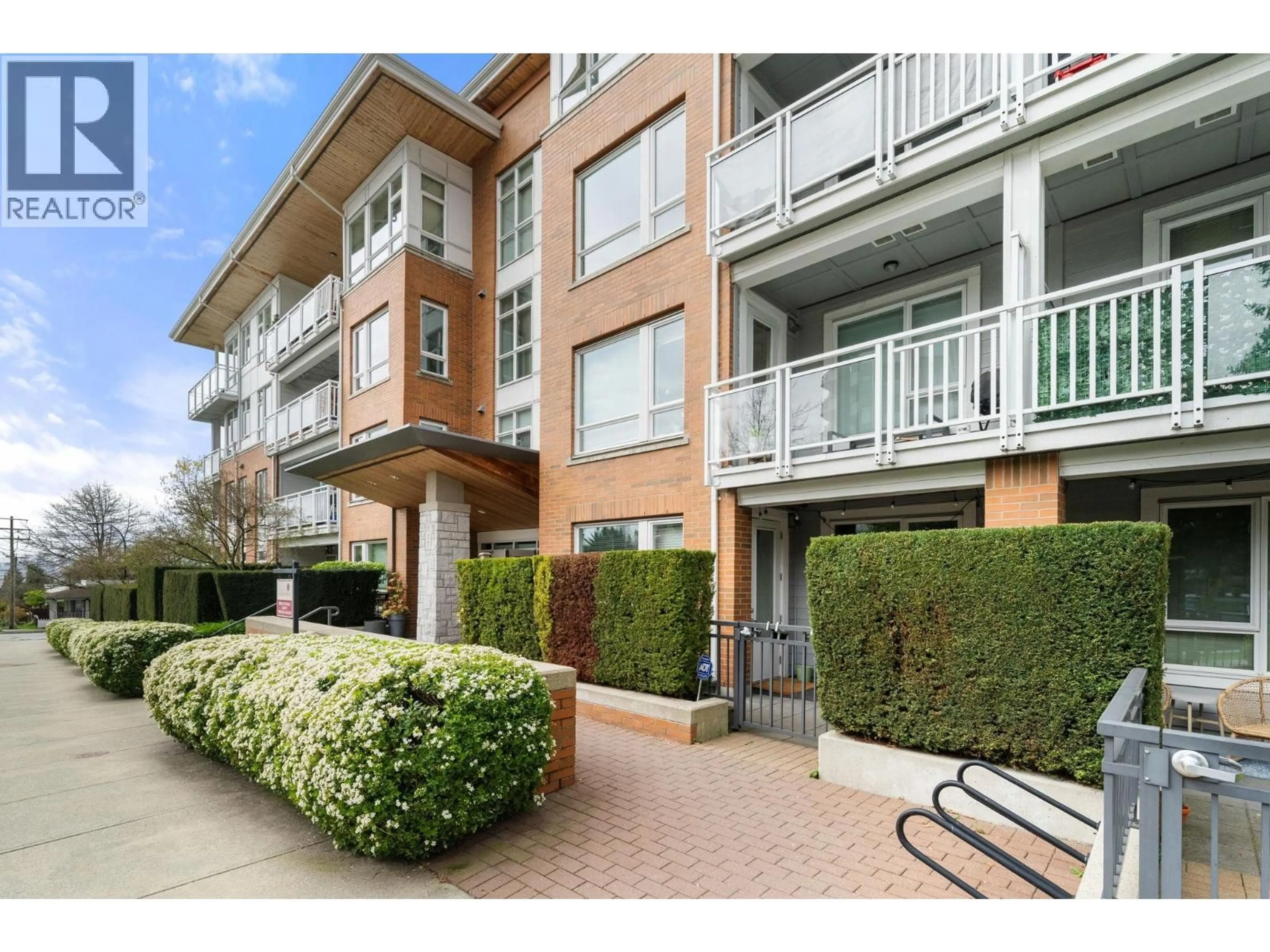 Patio, street for 101 - 717 CHESTERFIELD AVENUE, North Vancouver British Columbia V7M3L8