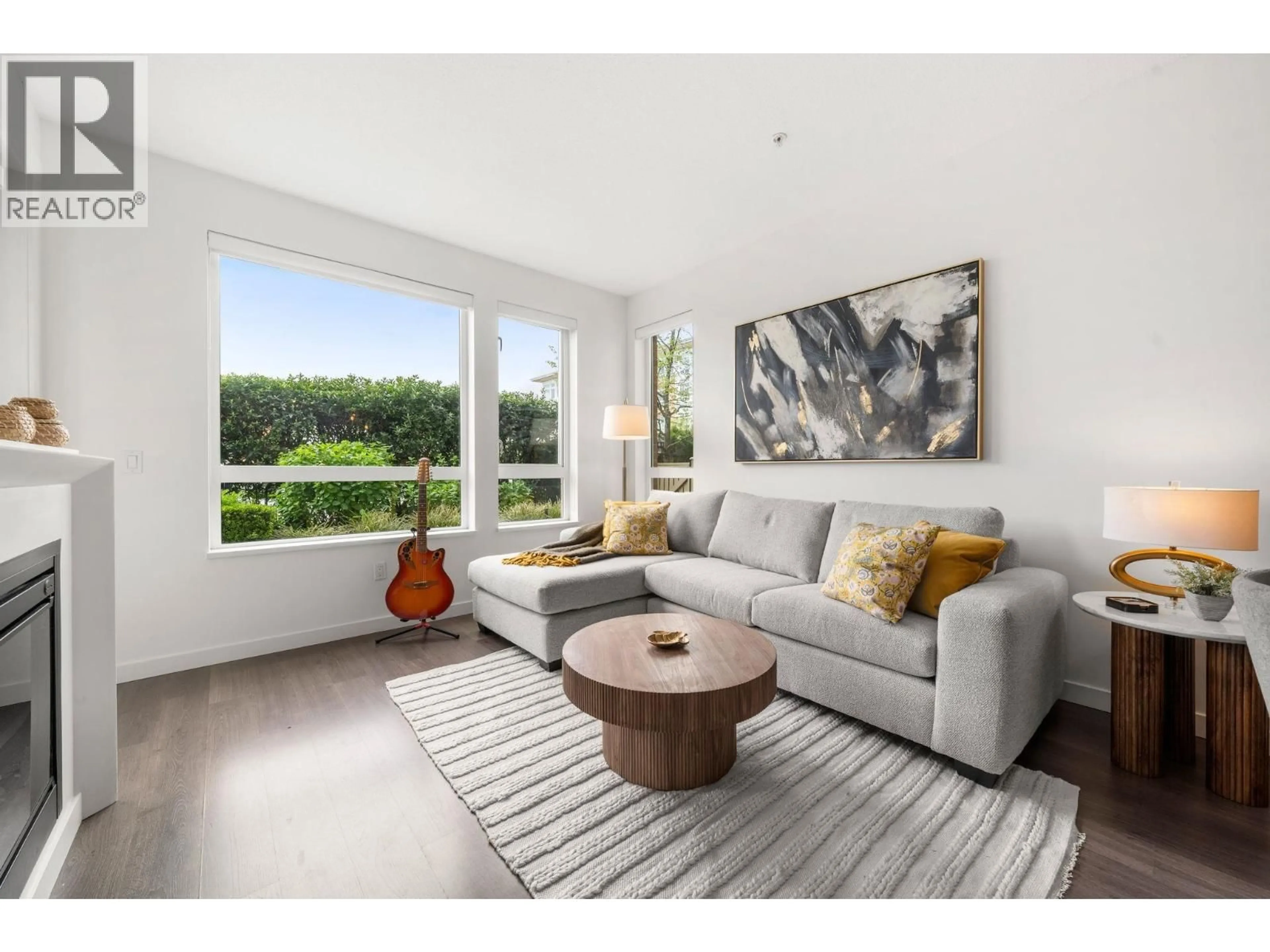 Living room with furniture, unknown for 101 - 717 CHESTERFIELD AVENUE, North Vancouver British Columbia V7M3L8