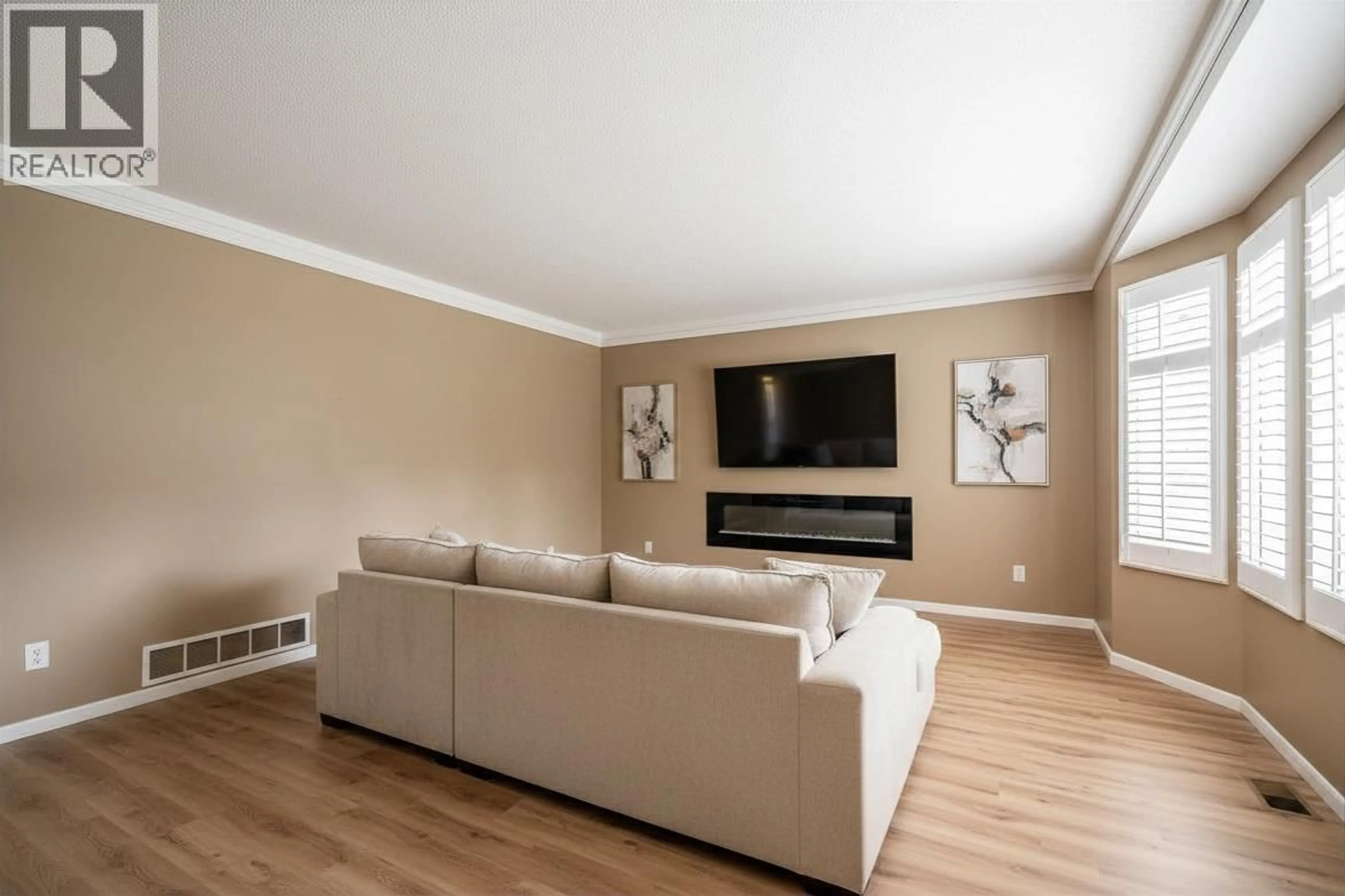 Living room with furniture, wood/laminate floor for 605 WATERLOO DRIVE, Port Moody British Columbia V3H3K9